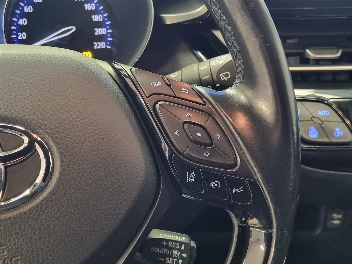 TOYOTA C-HR 2017