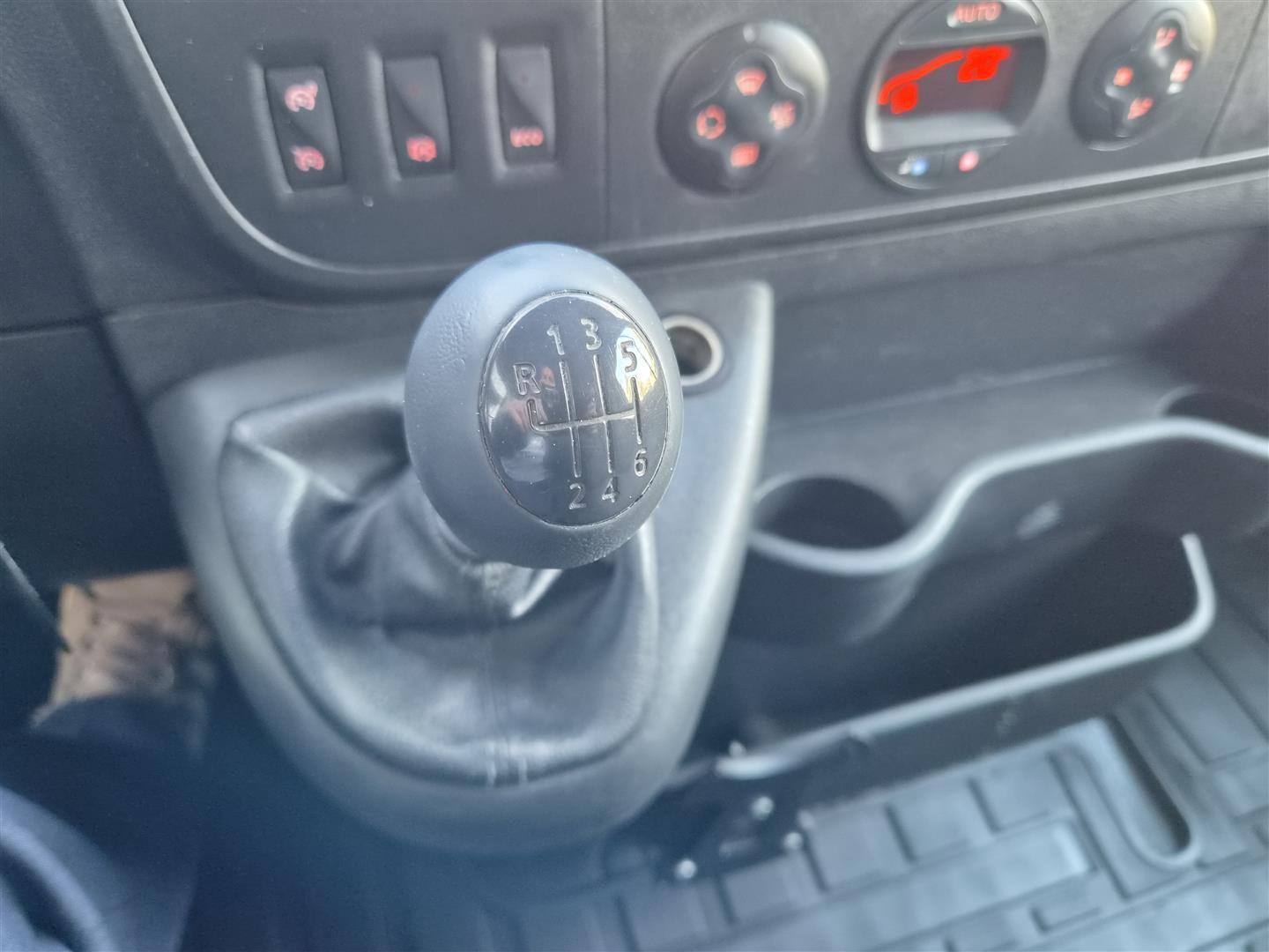 NISSAN NV400 2018