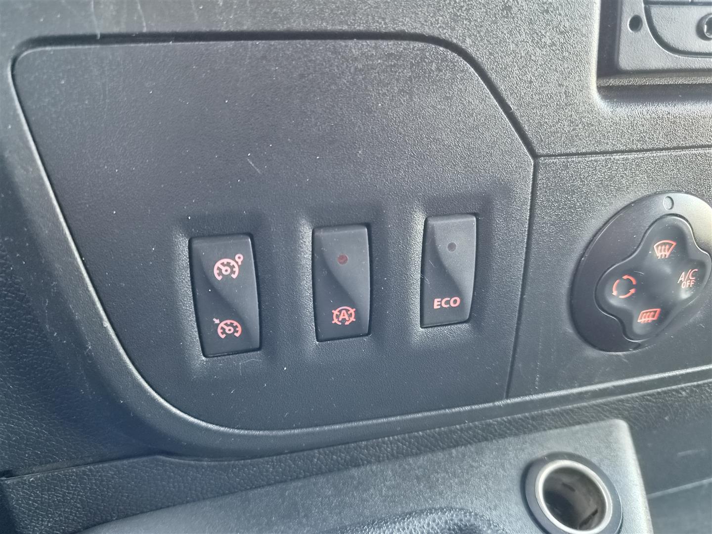 NISSAN NV400 2018