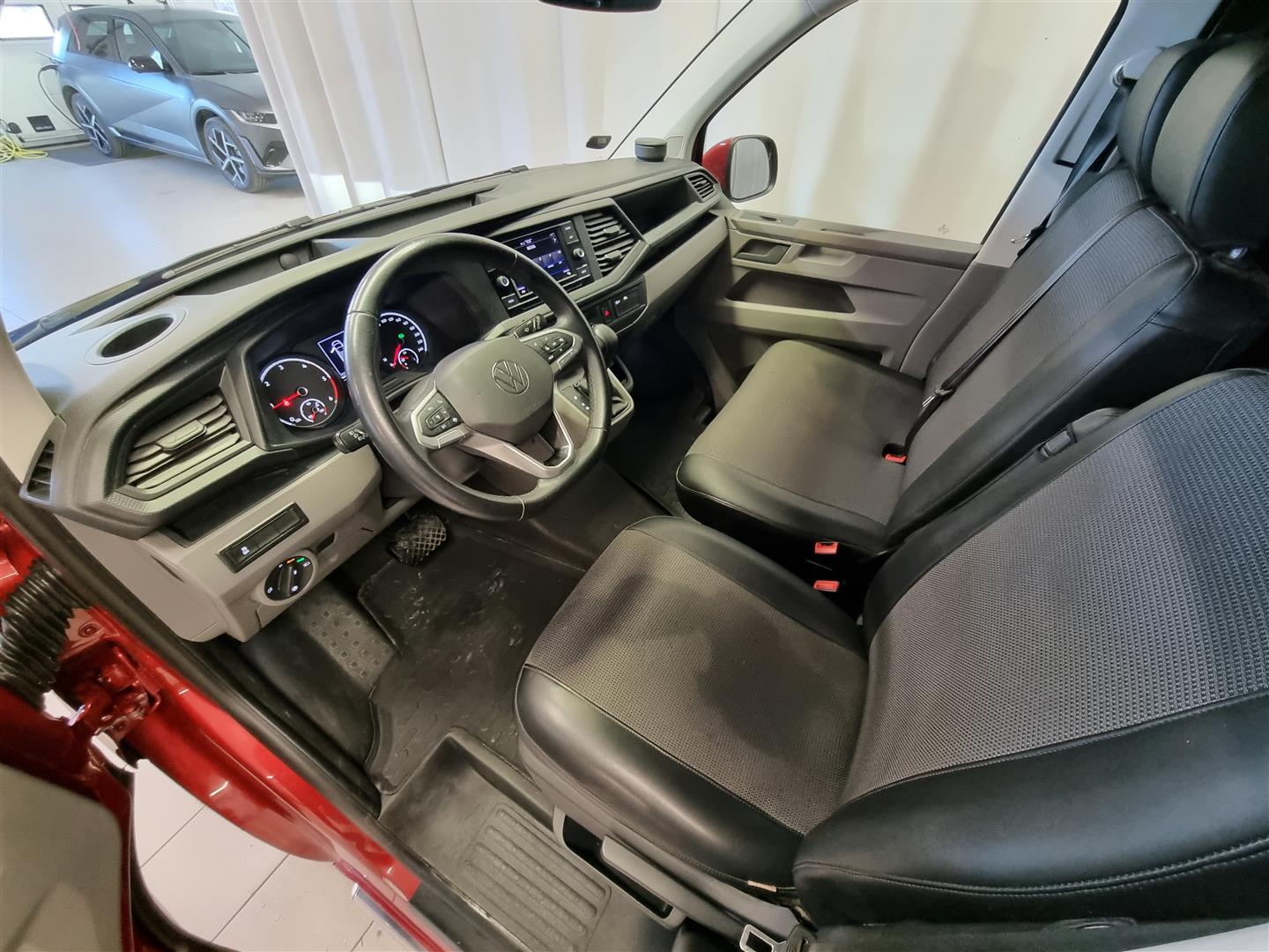 VOLKSWAGEN Transporter 2023