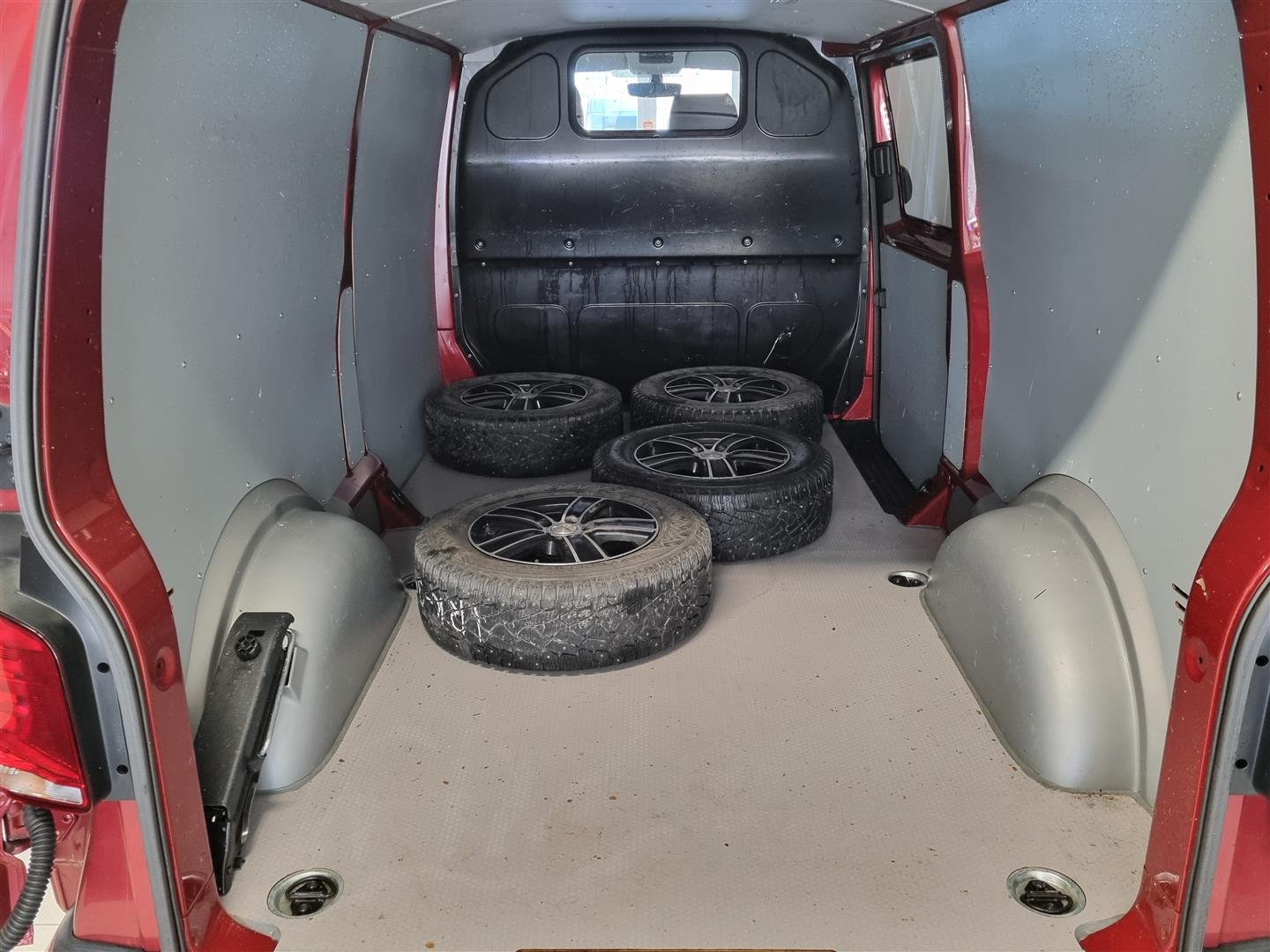 VOLKSWAGEN Transporter 2023