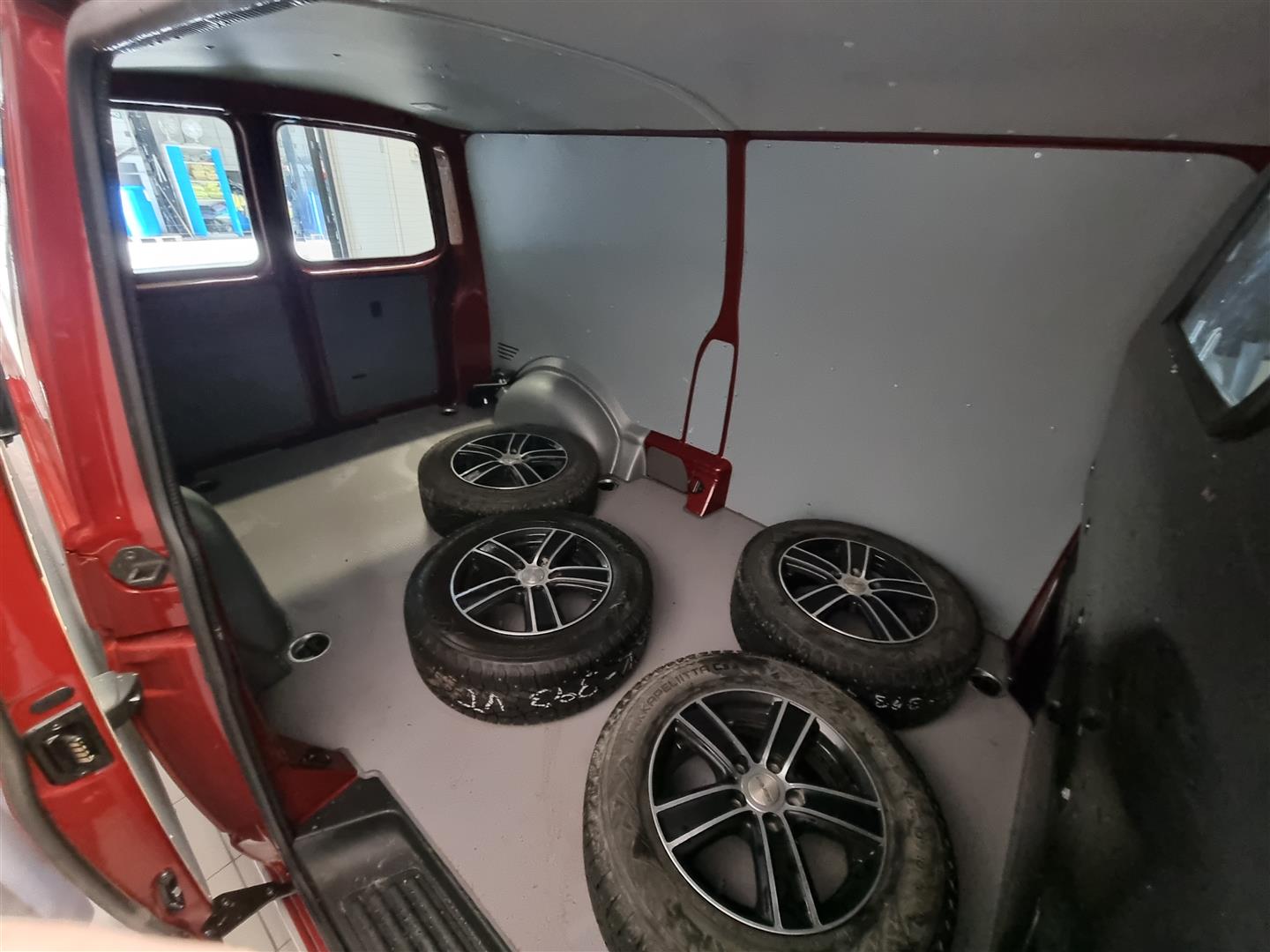 VOLKSWAGEN Transporter 2023