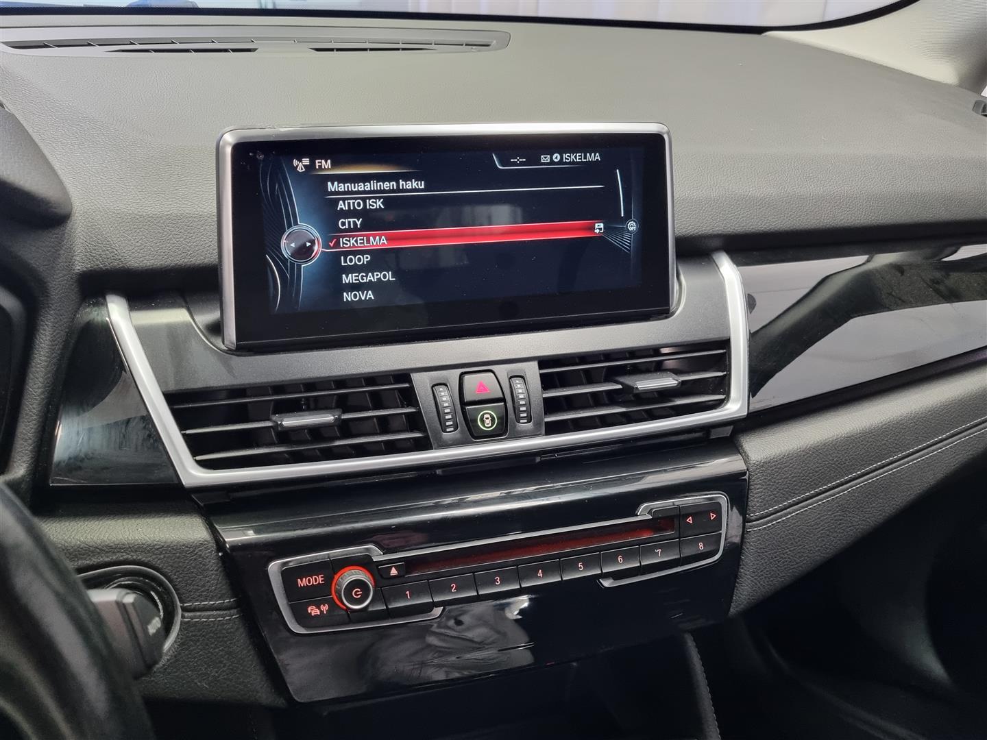 BMW 225 2016