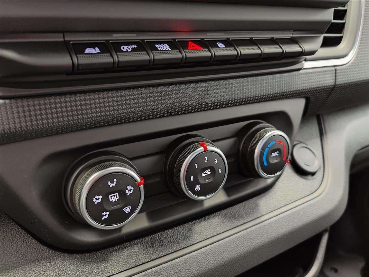 Nissan Primastar 2025