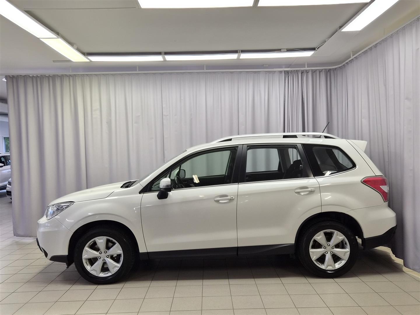 SUBARU Forester 2016