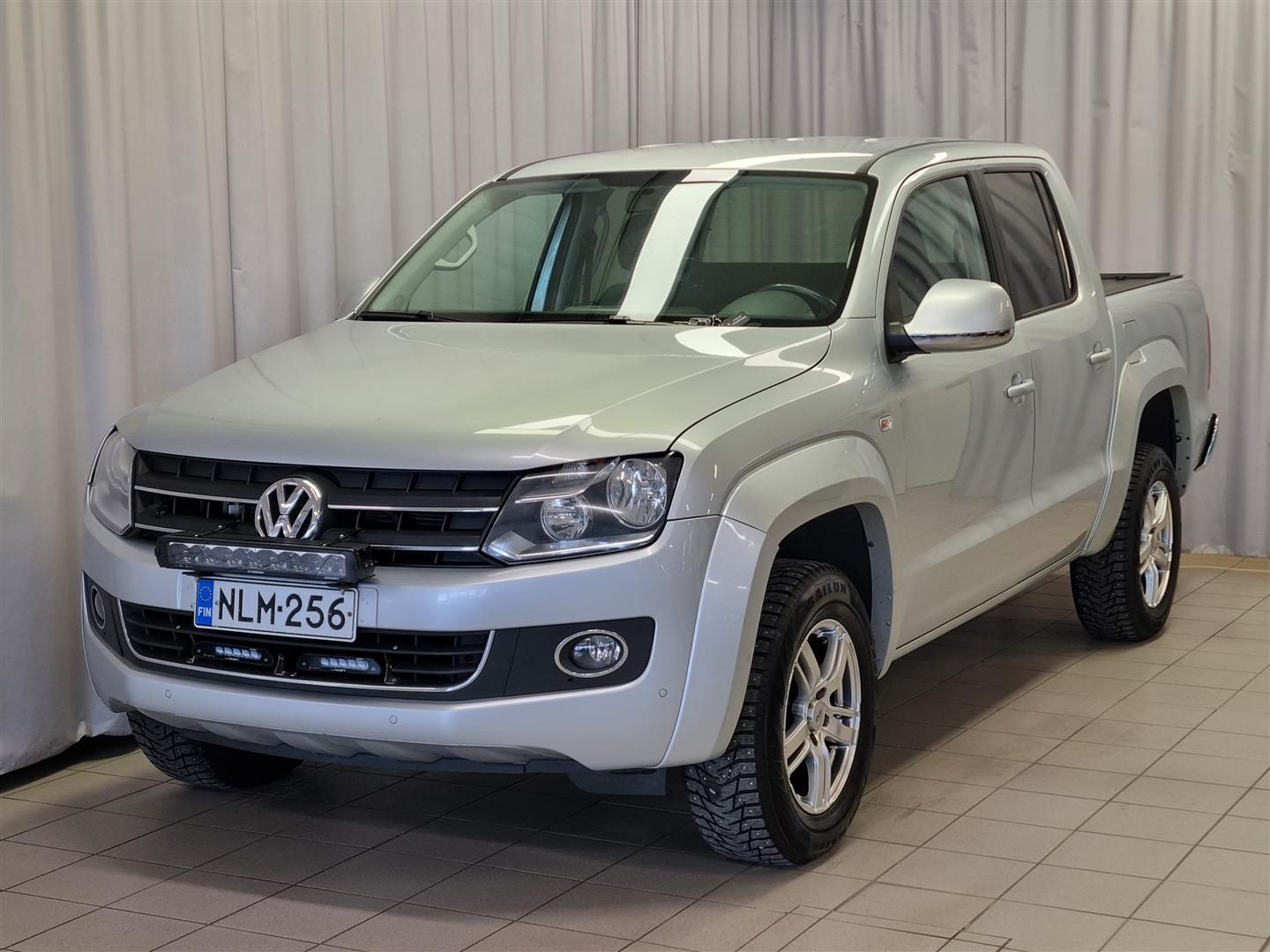 VOLKSWAGEN Amarok 2012