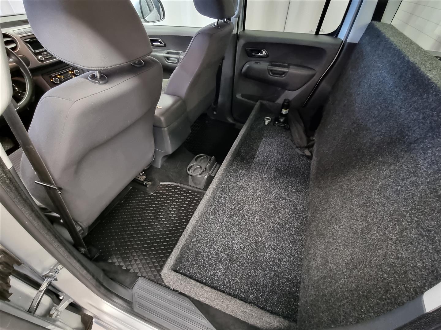 VOLKSWAGEN Amarok 2012