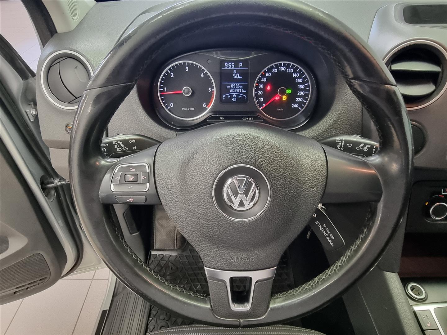 VOLKSWAGEN Amarok 2012