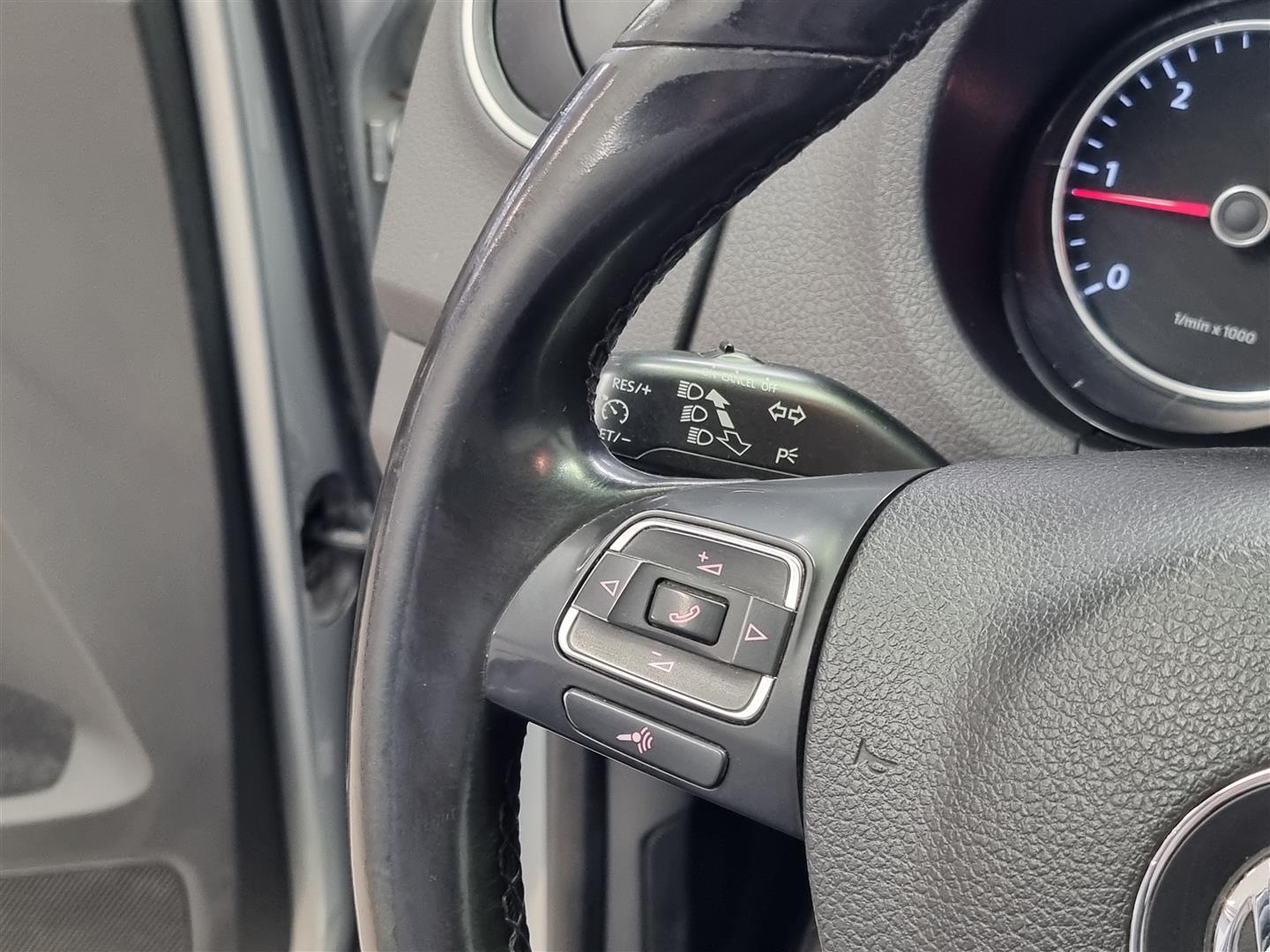 VOLKSWAGEN Amarok 2012