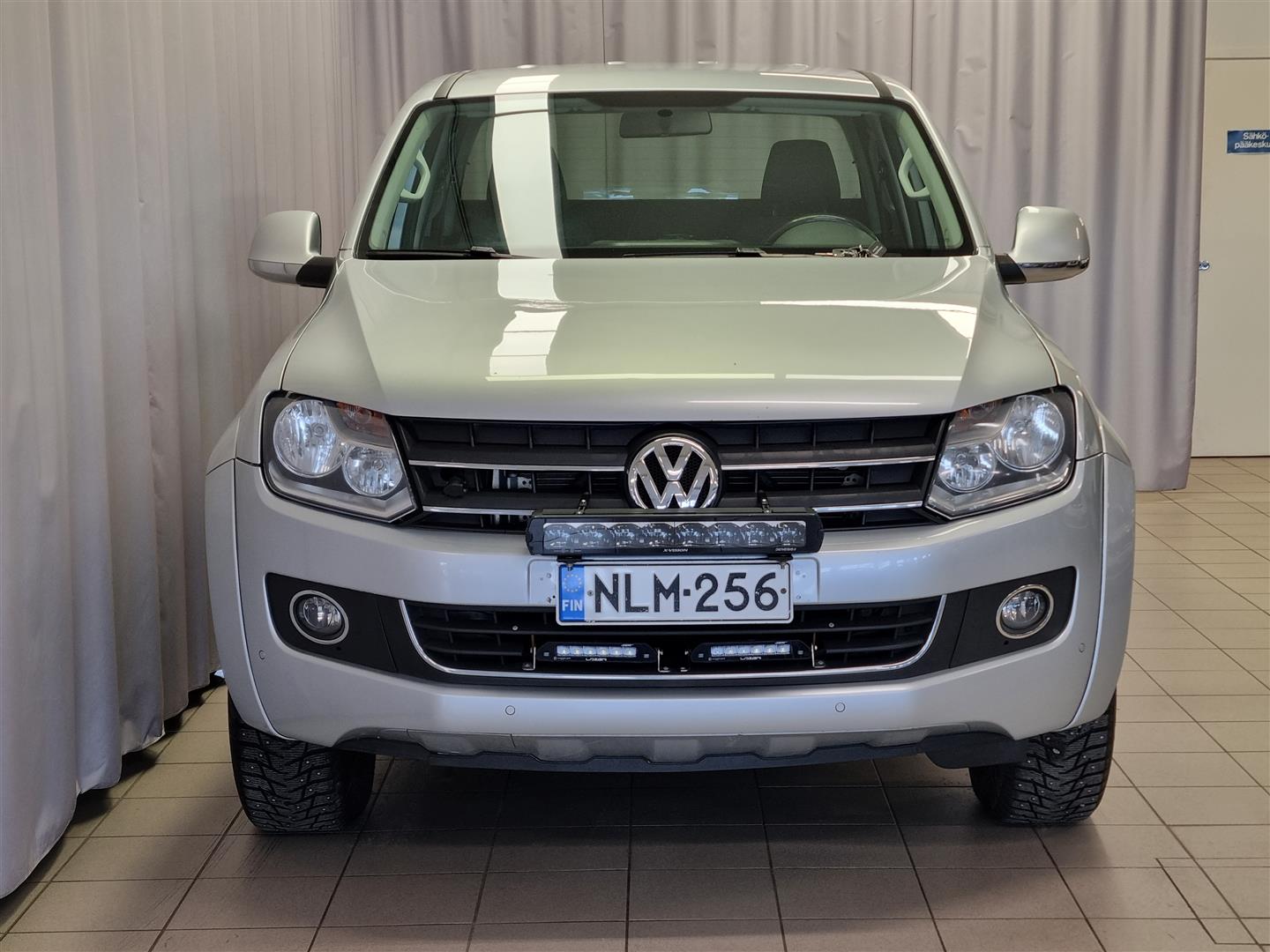 VOLKSWAGEN Amarok 2012