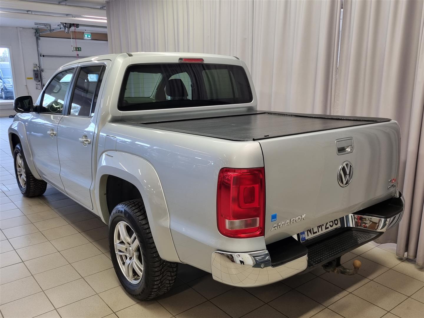 VOLKSWAGEN Amarok 2012