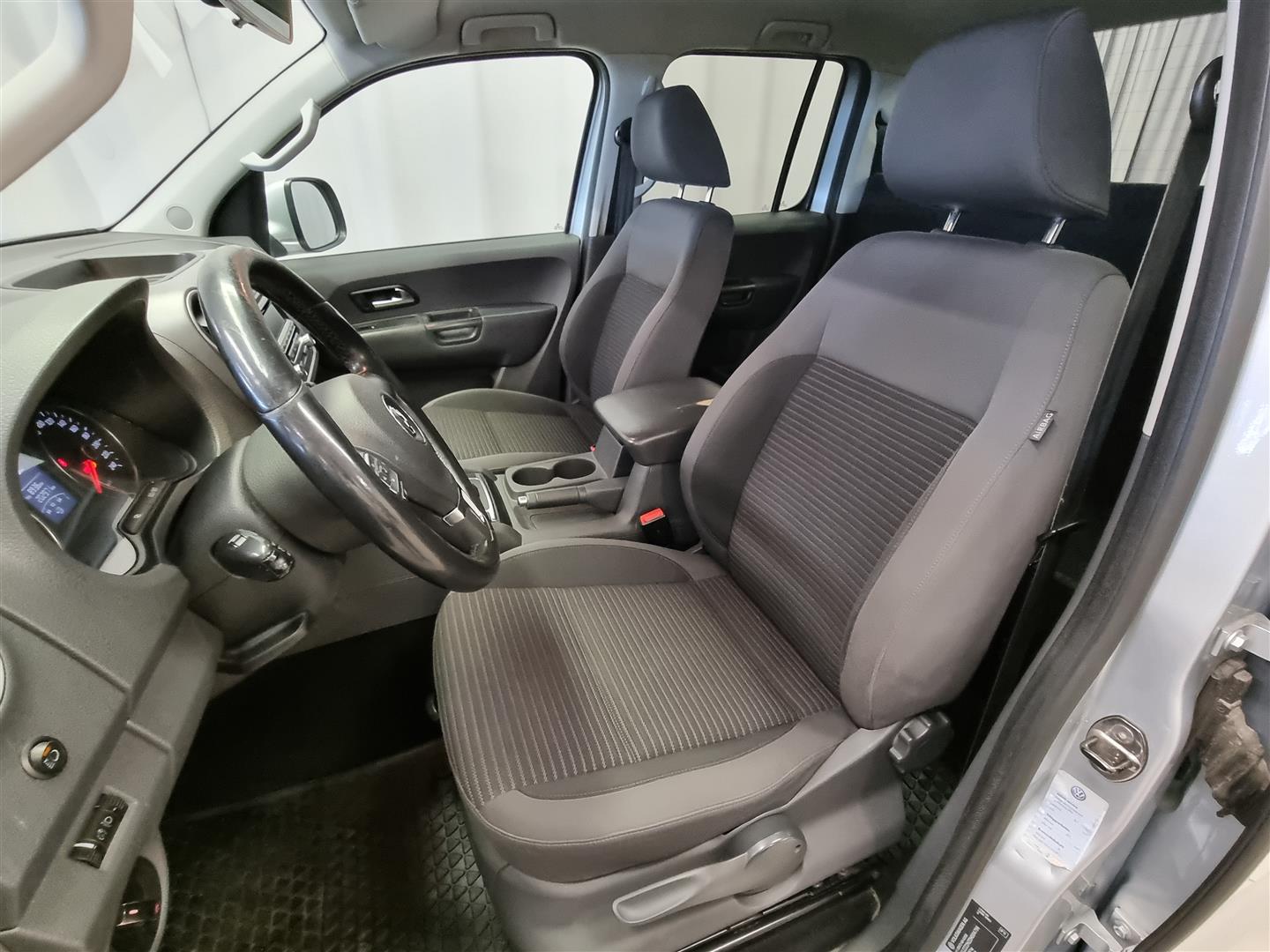 VOLKSWAGEN Amarok 2012