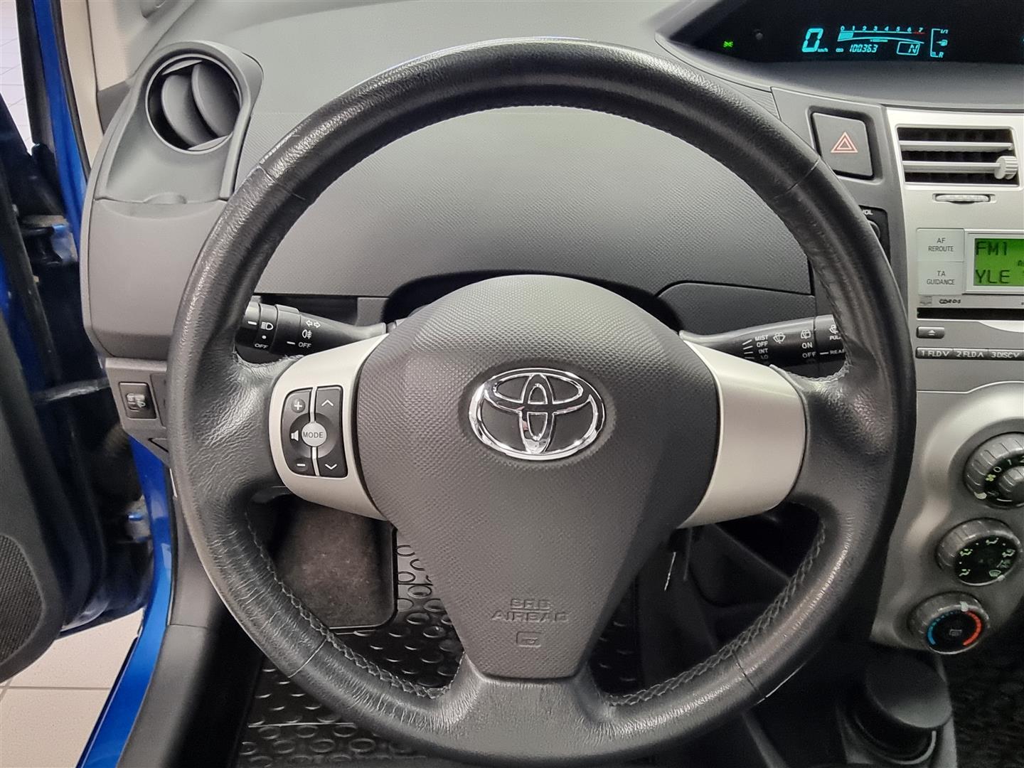TOYOTA Yaris 2006