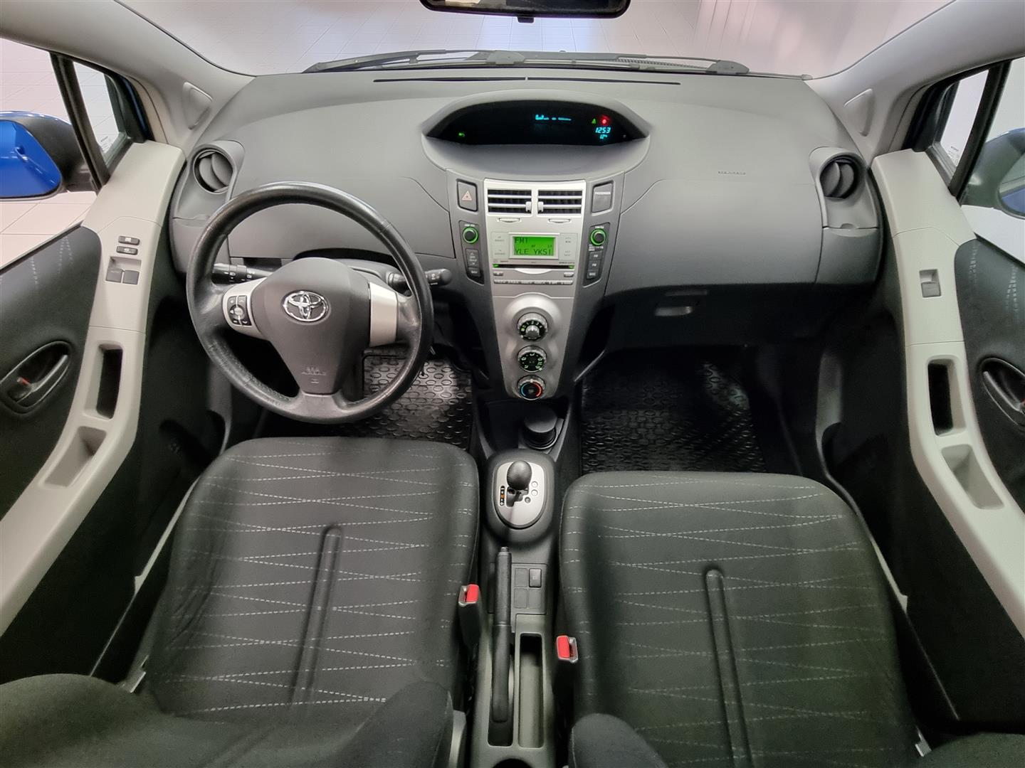 TOYOTA Yaris 2006