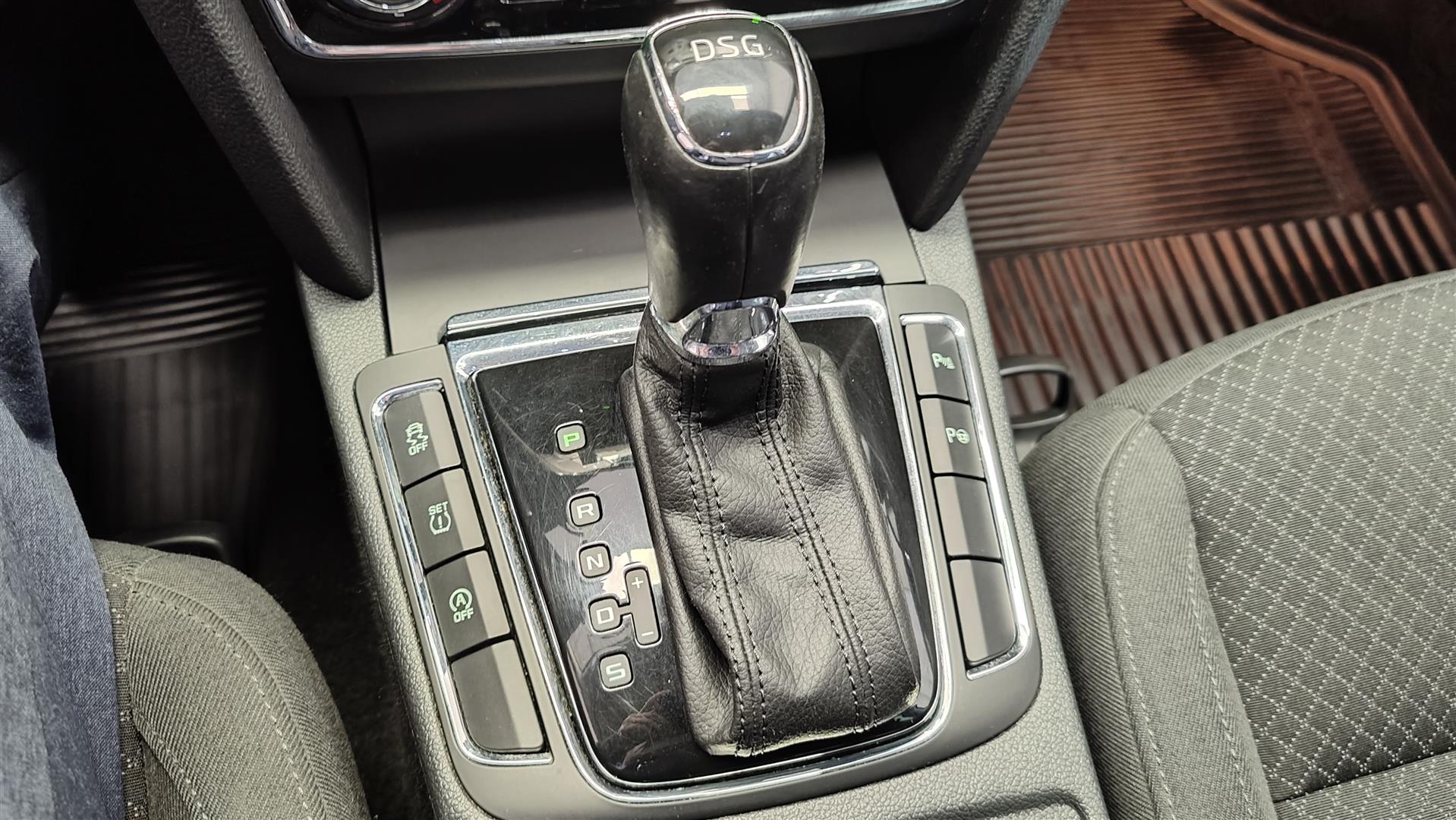 SKODA Superb 2014