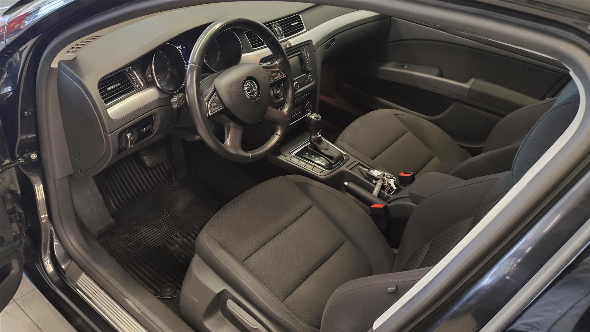 SKODA Superb 2014