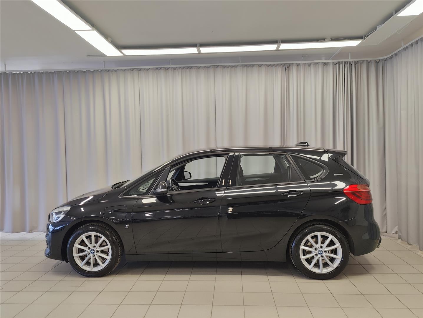 BMW 225 2019