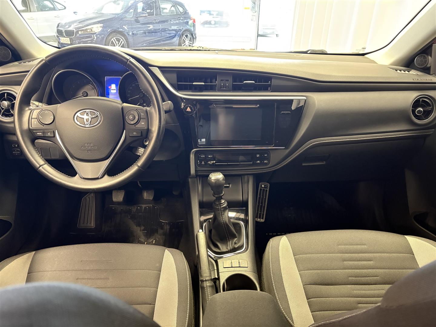 TOYOTA Auris 2016