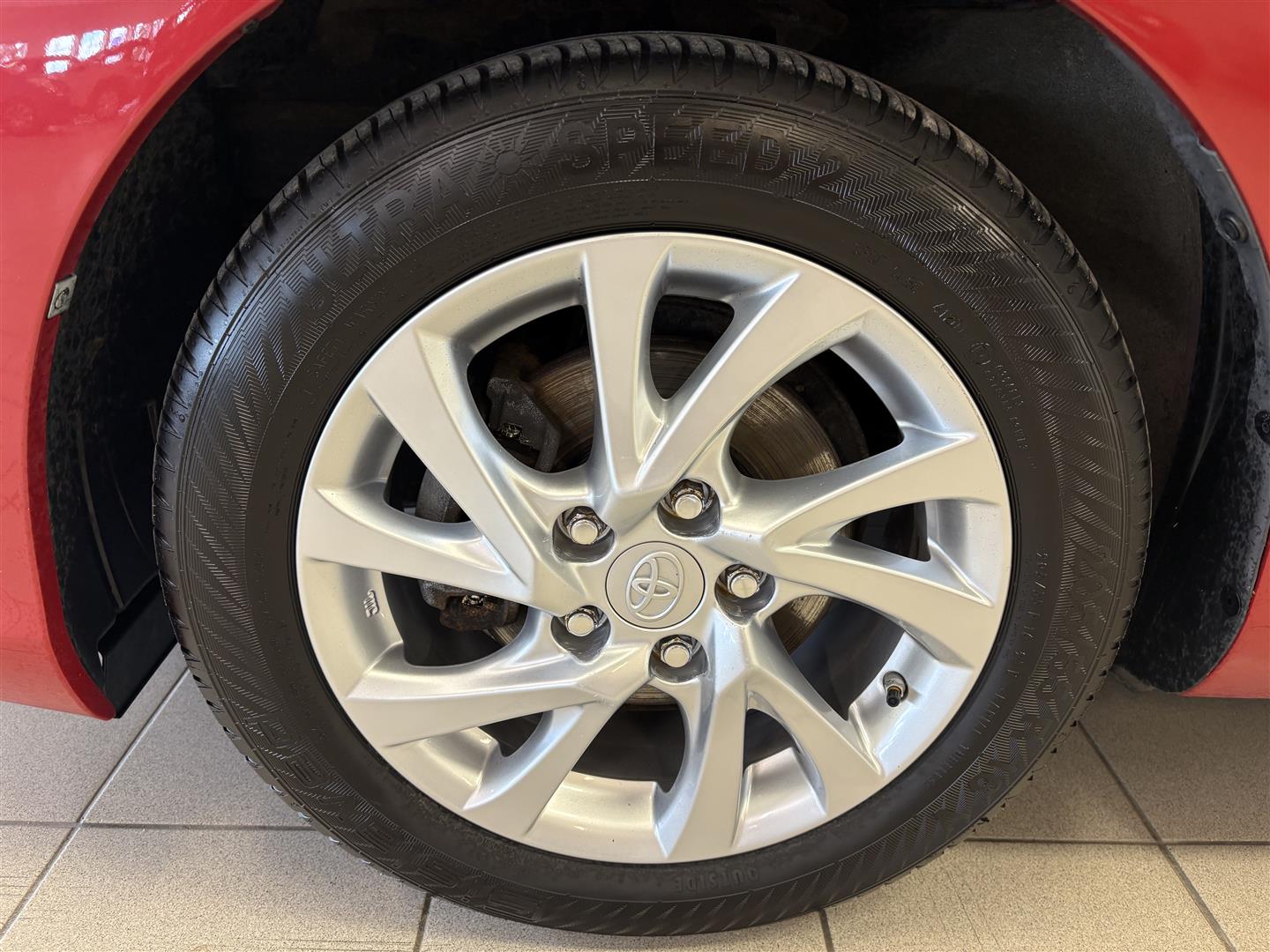 TOYOTA Auris 2016
