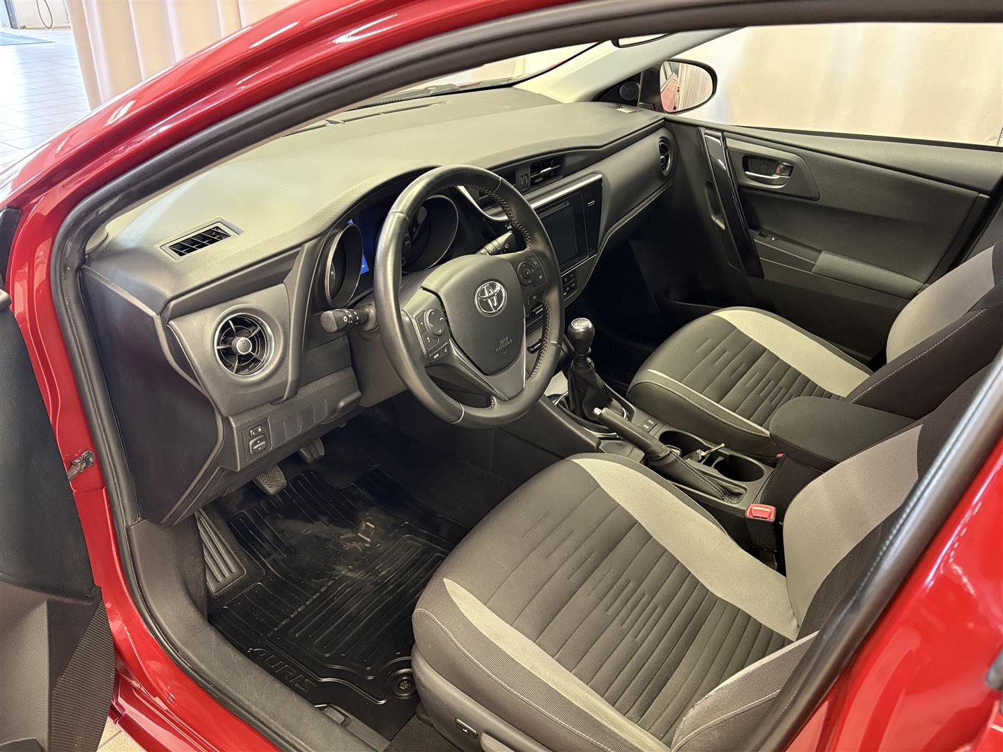 TOYOTA Auris 2016