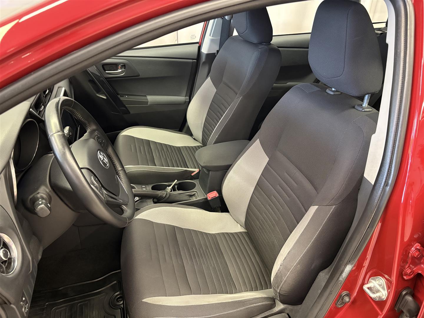 TOYOTA Auris 2016