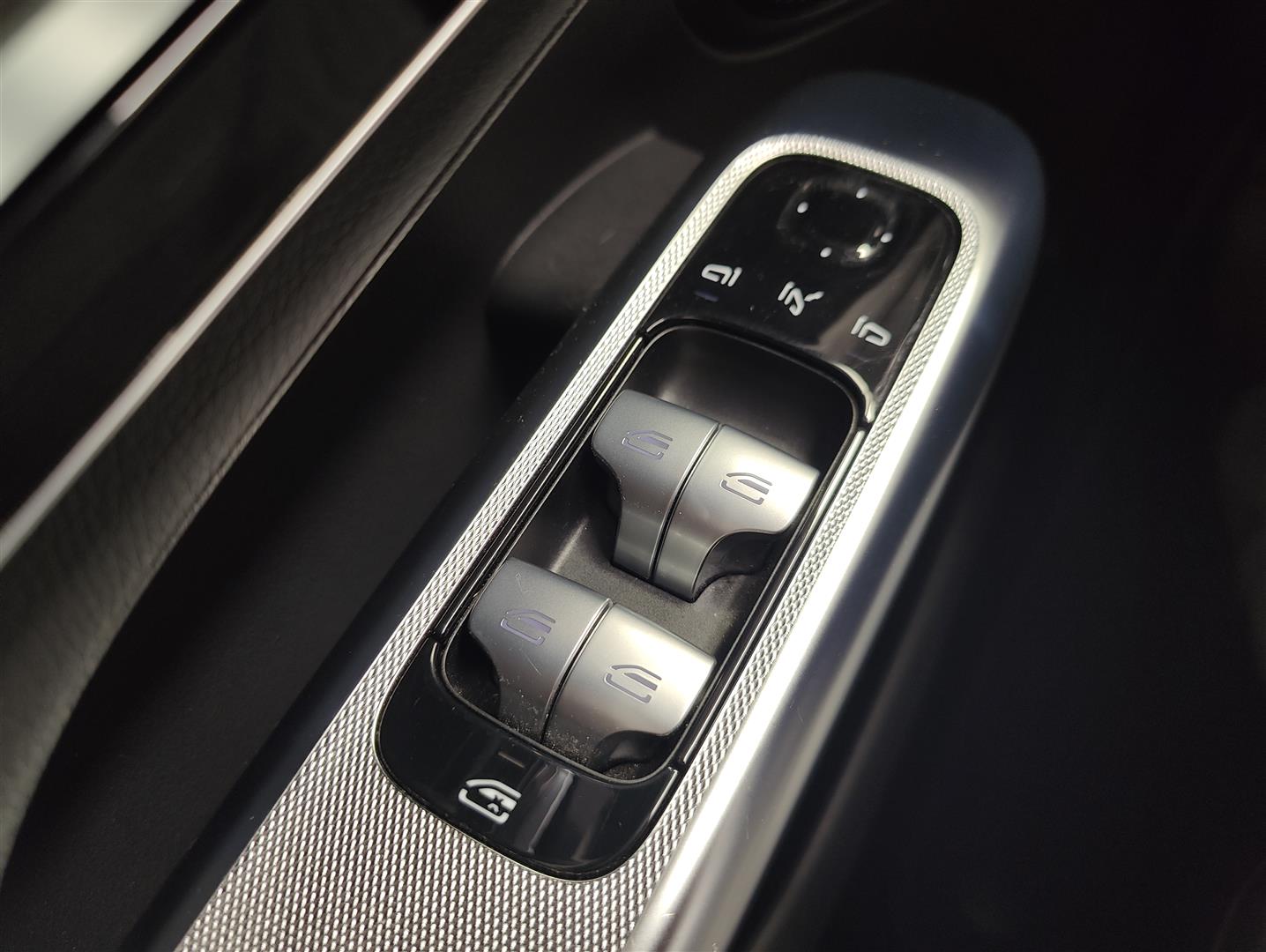 MERCEDES-BENZ GLC 2023