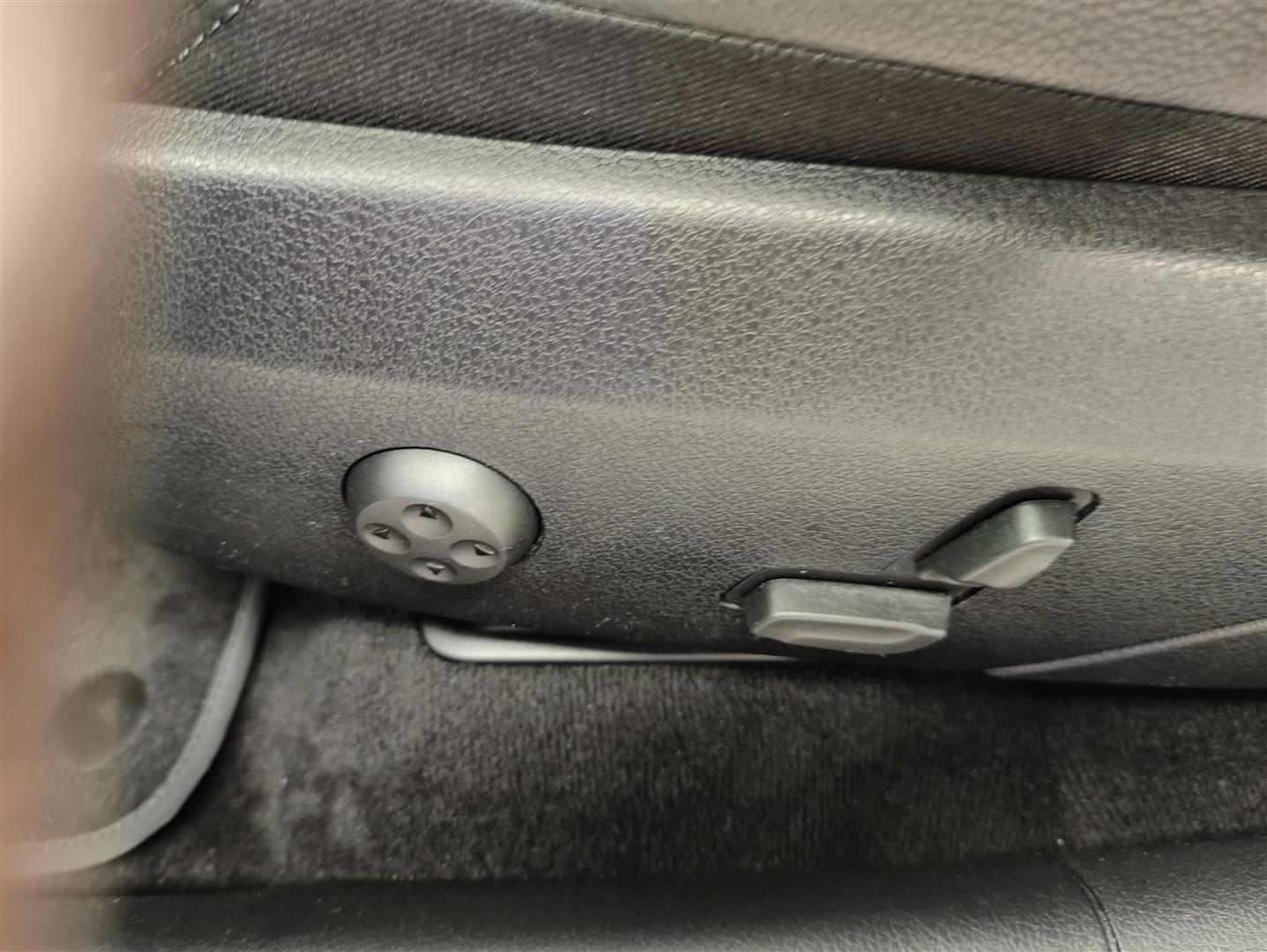 MERCEDES-BENZ GLC 2023