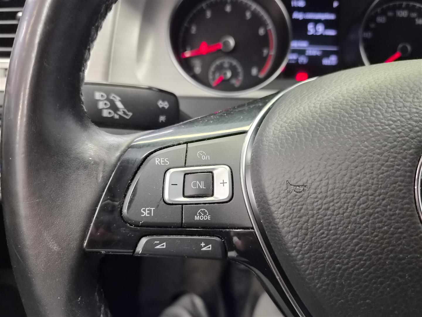 VOLKSWAGEN Golf 2014
