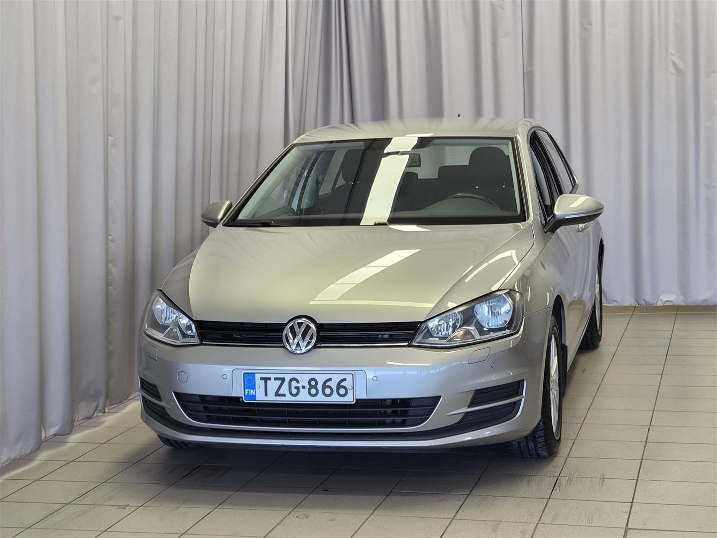 VOLKSWAGEN Golf 2014