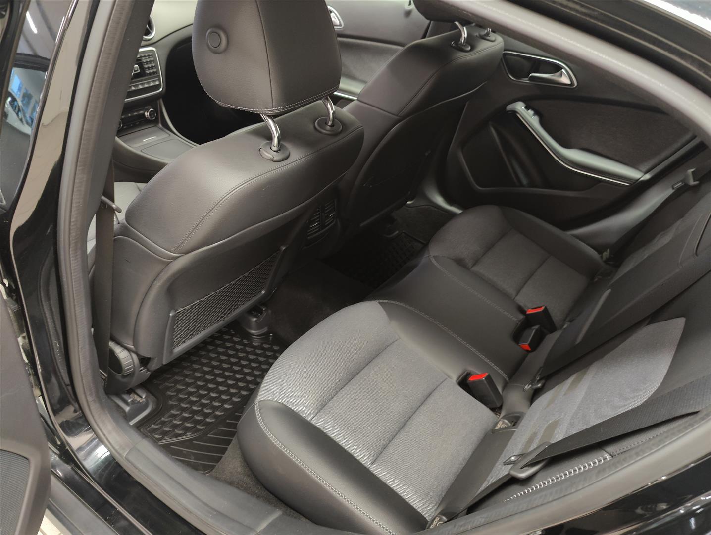 MERCEDES-BENZ GLA 2015