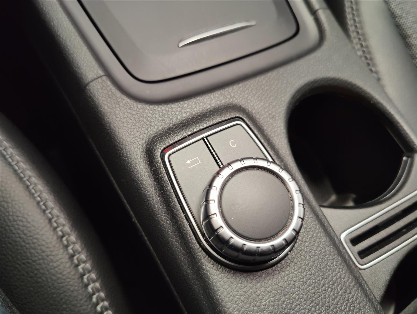 MERCEDES-BENZ GLA 2015