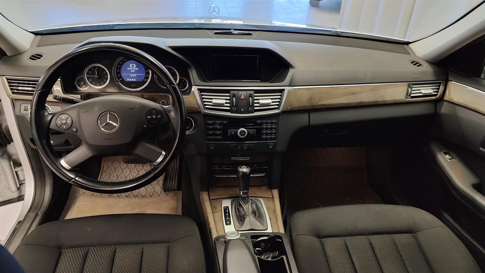 MERCEDES-BENZ E 2009