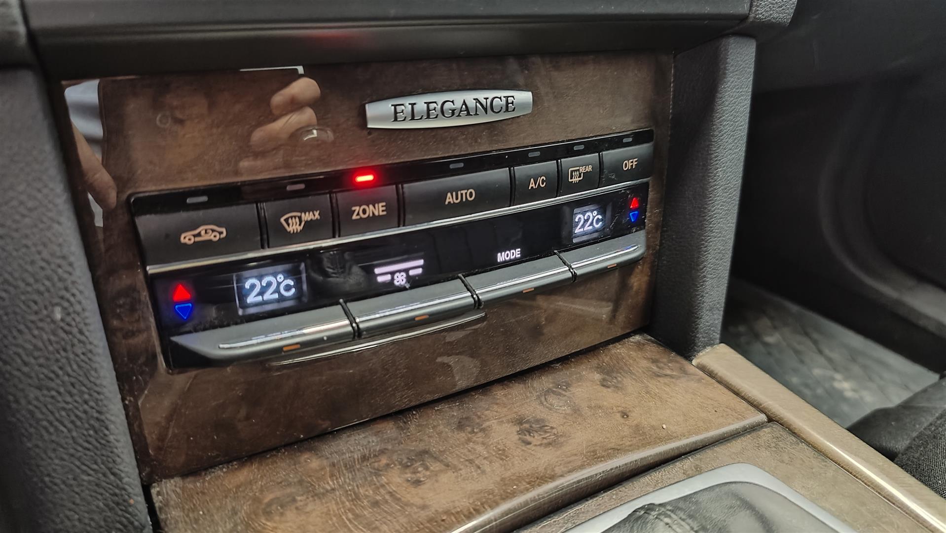 MERCEDES-BENZ E 2009