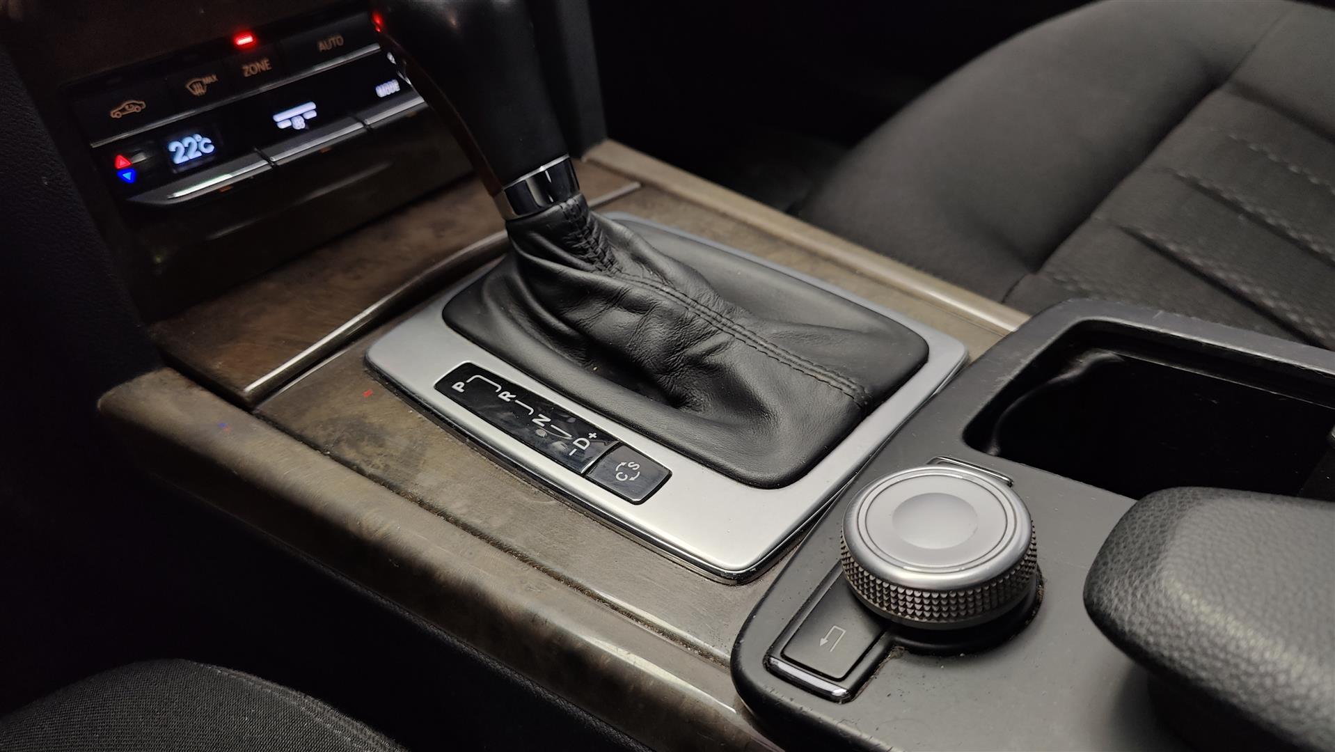 MERCEDES-BENZ E 2009