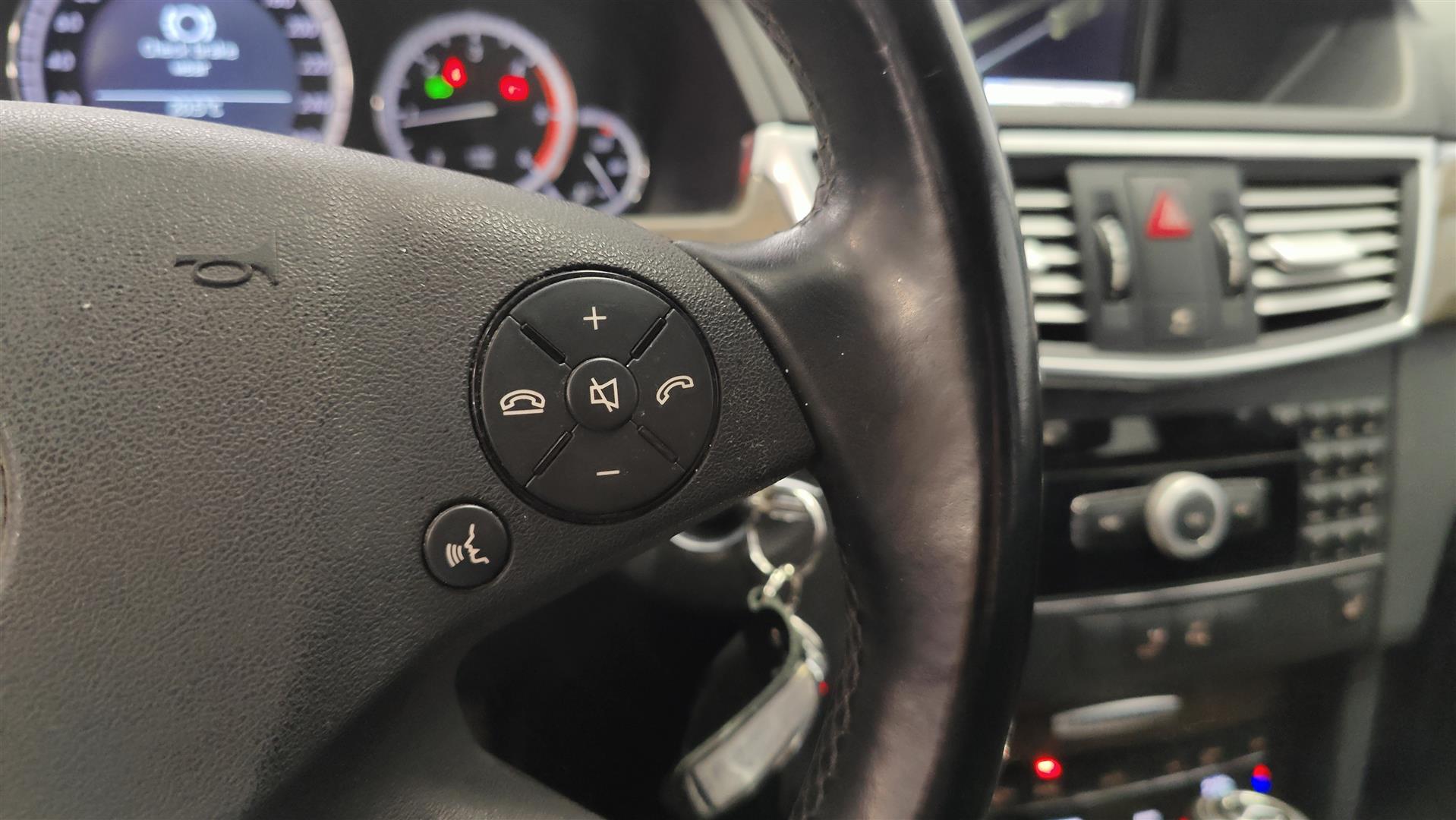 MERCEDES-BENZ E 2009