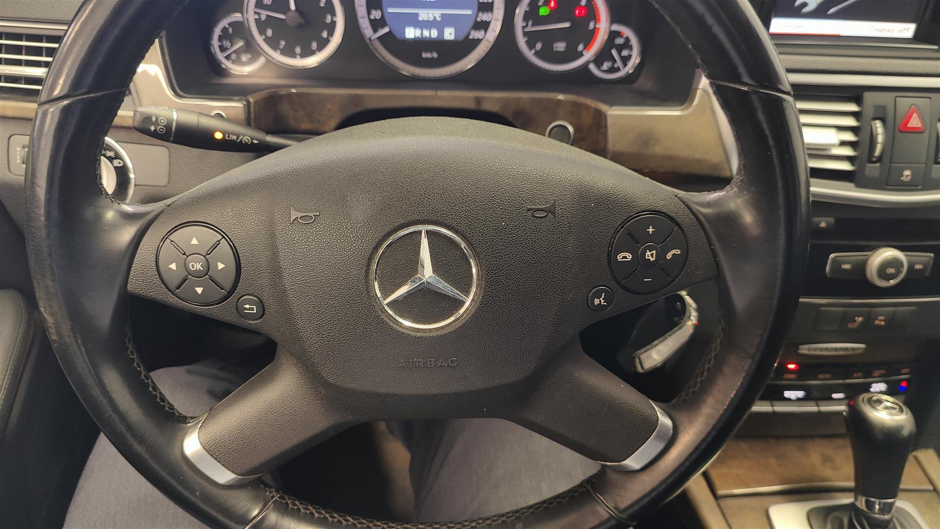 MERCEDES-BENZ E 2009