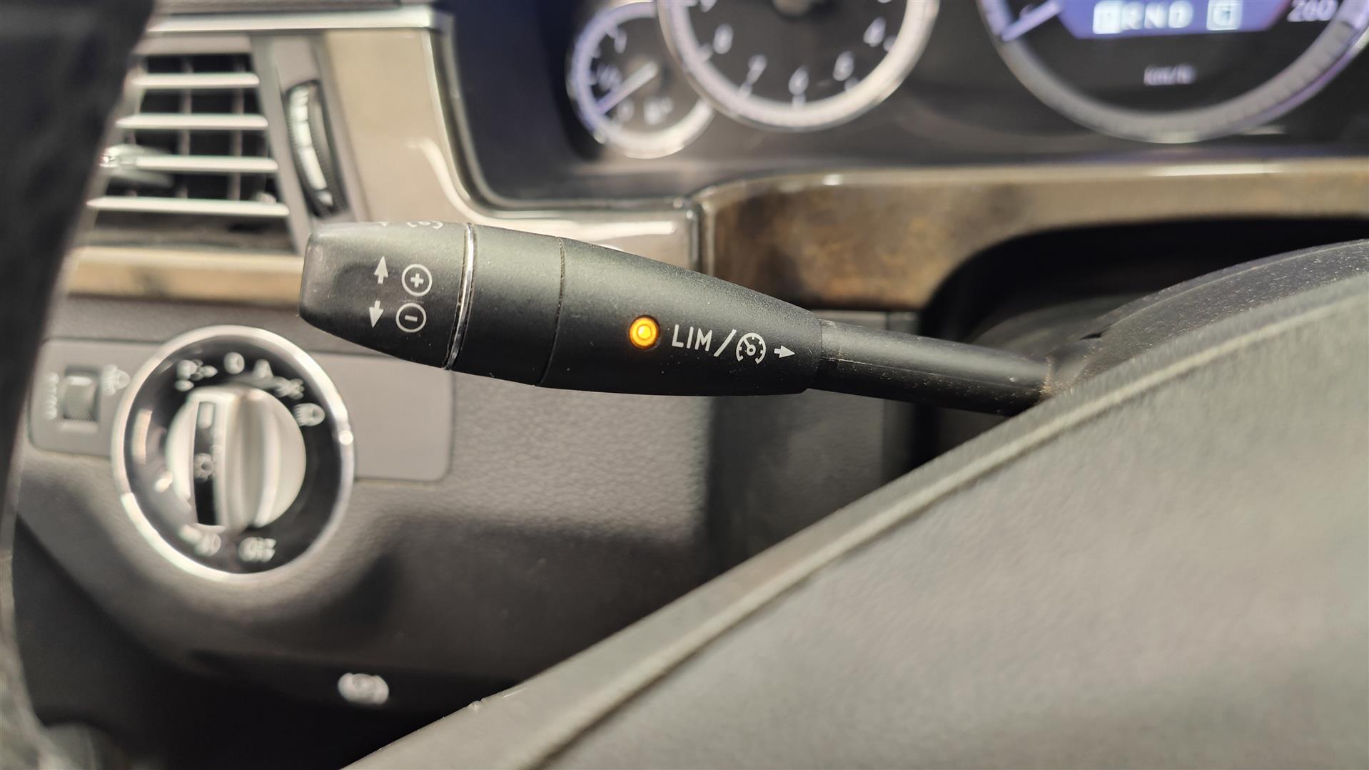 MERCEDES-BENZ E 2009