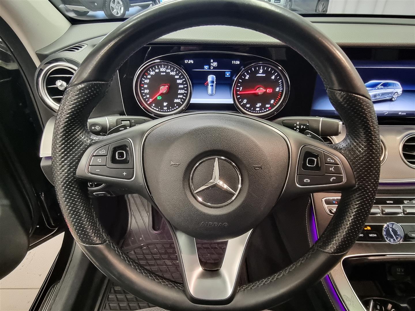 MERCEDES-BENZ E 2018