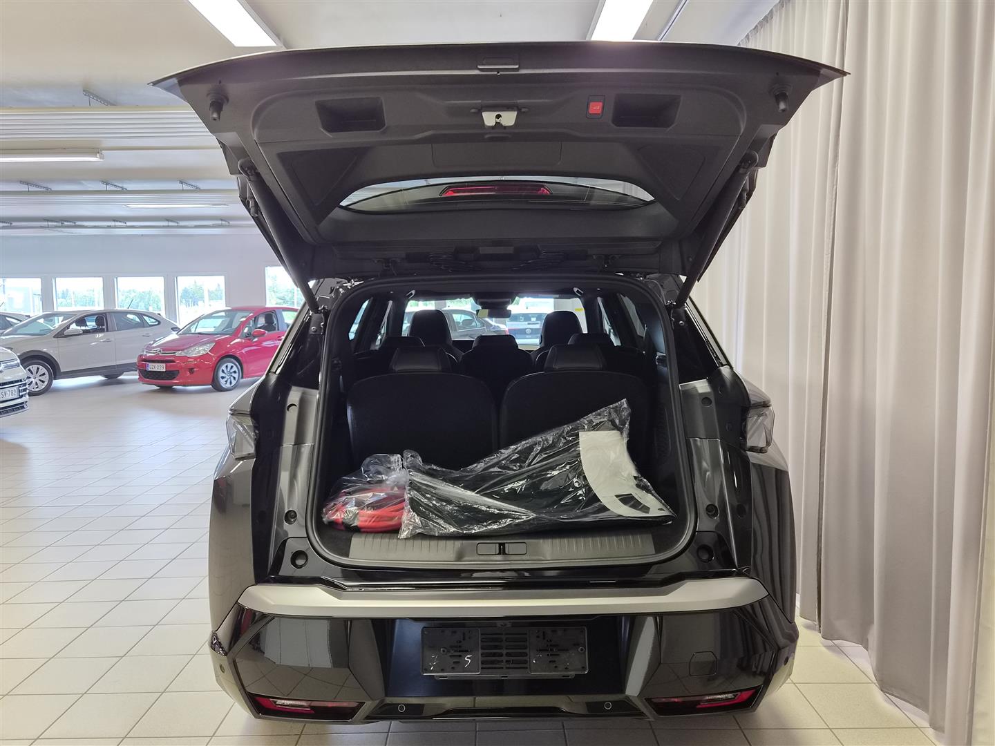 Peugeot E-5008 2026