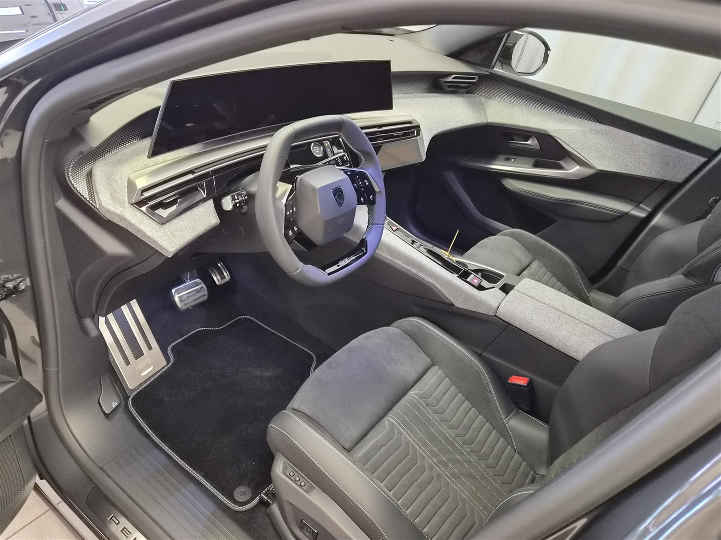 Peugeot E-5008 2026