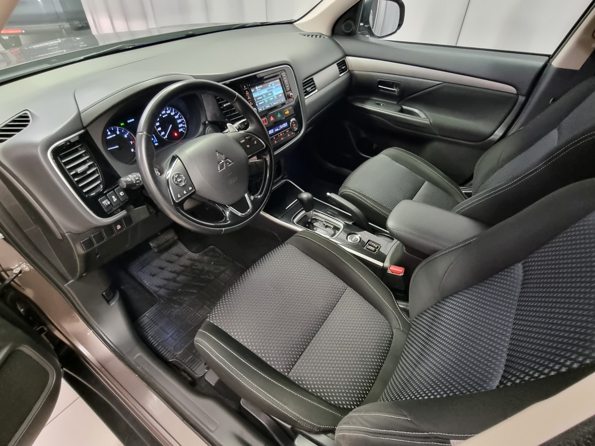MITSUBISHI Outlander 2017