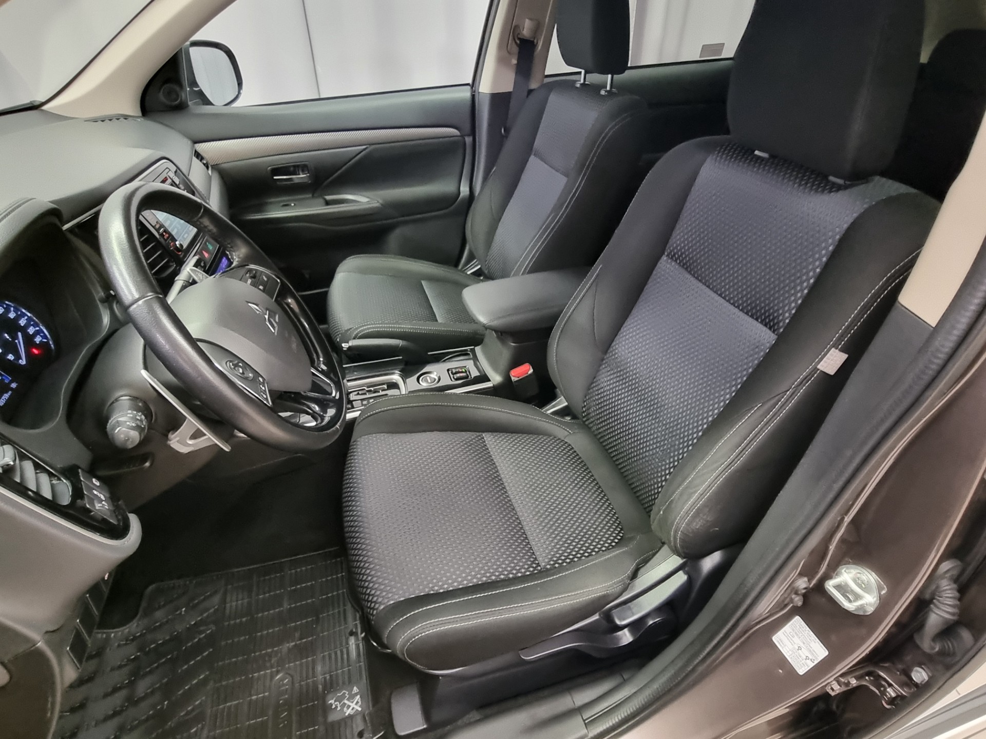 MITSUBISHI Outlander 2017