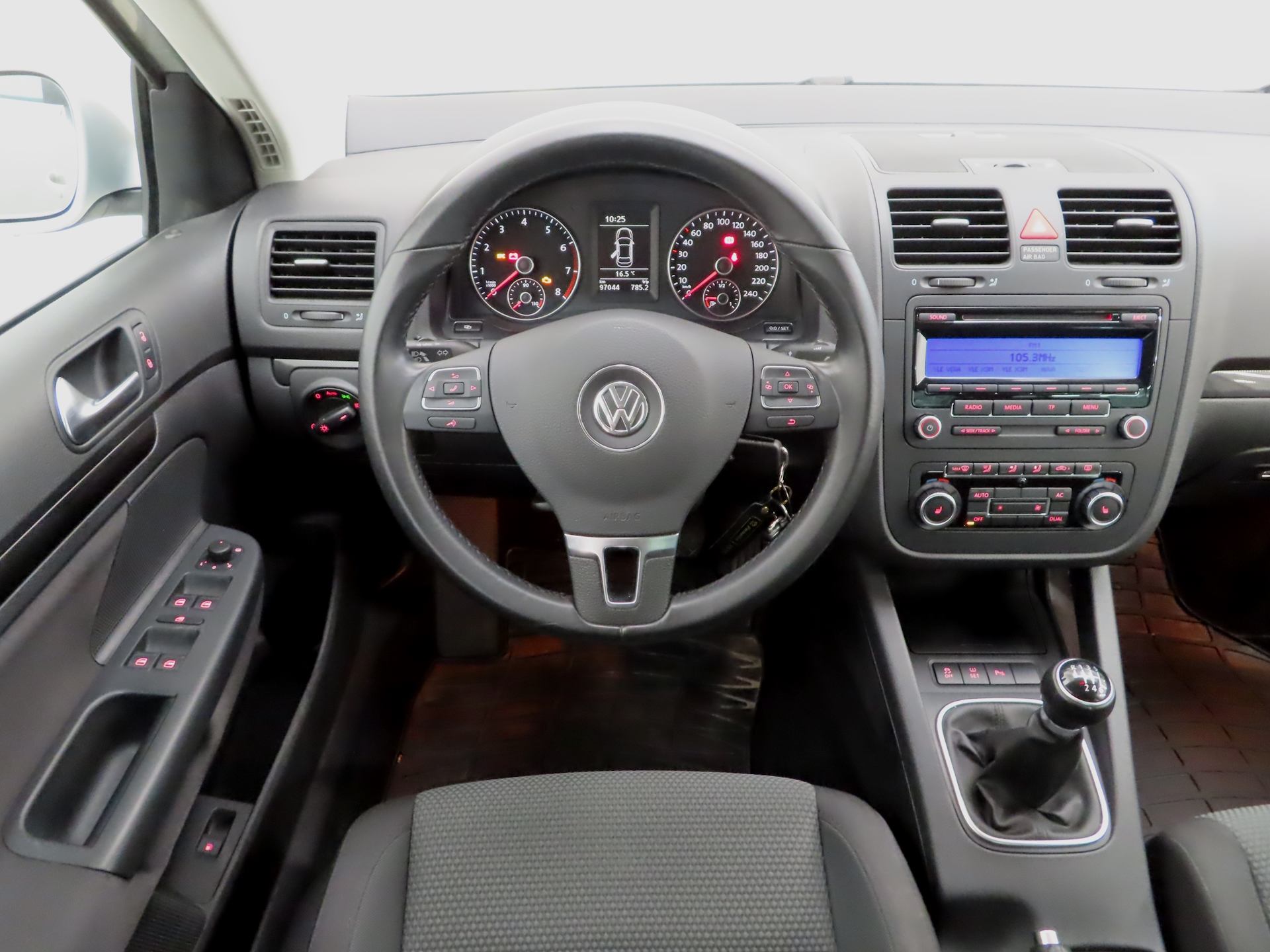 VOLKSWAGEN Jetta 2010