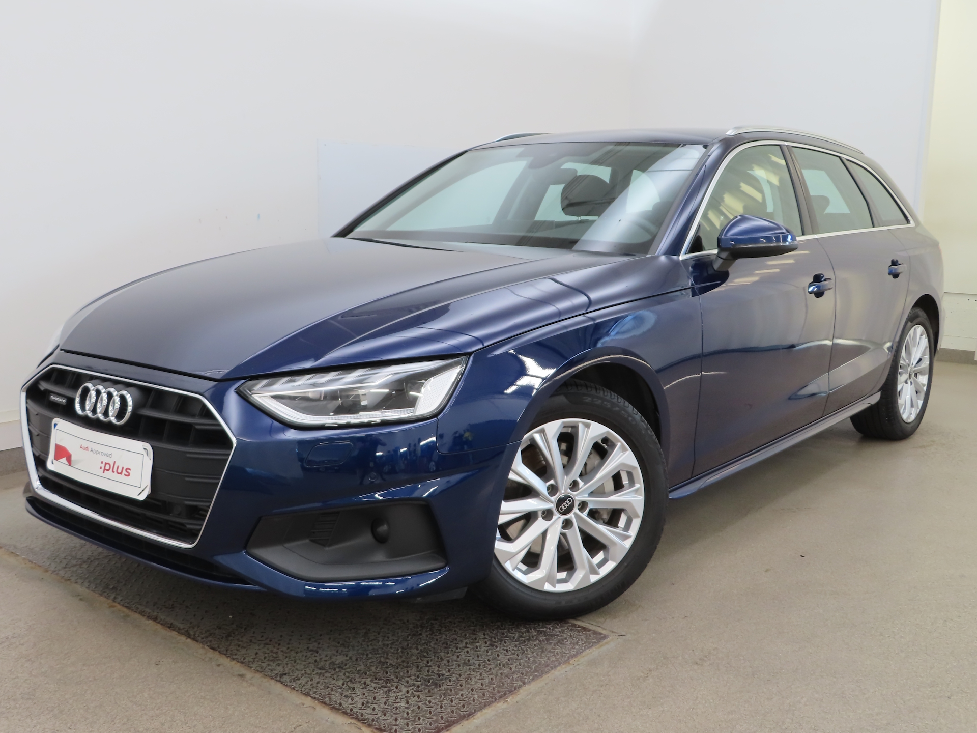 AUDI A4 2024