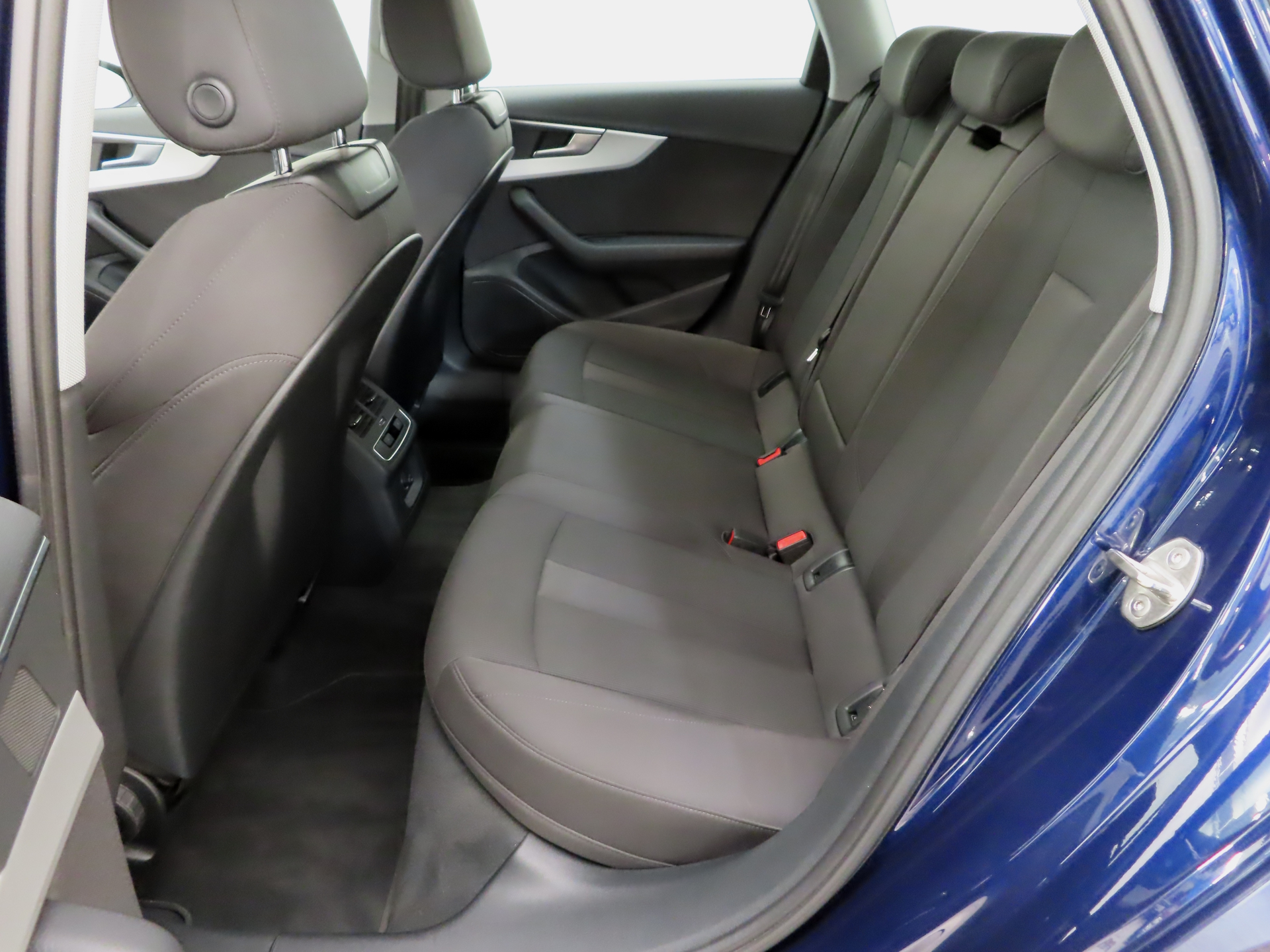 AUDI A4 2024