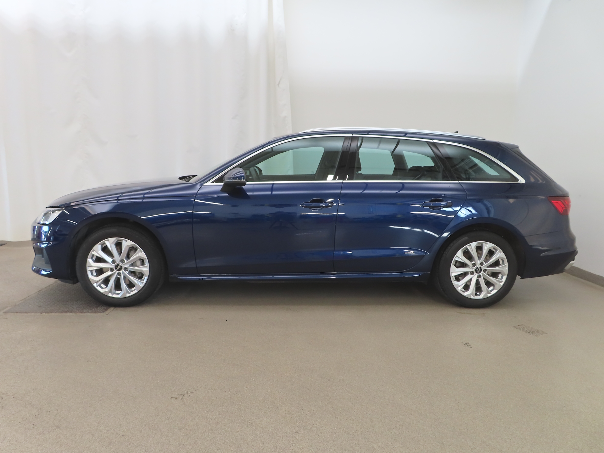 AUDI A4 2024
