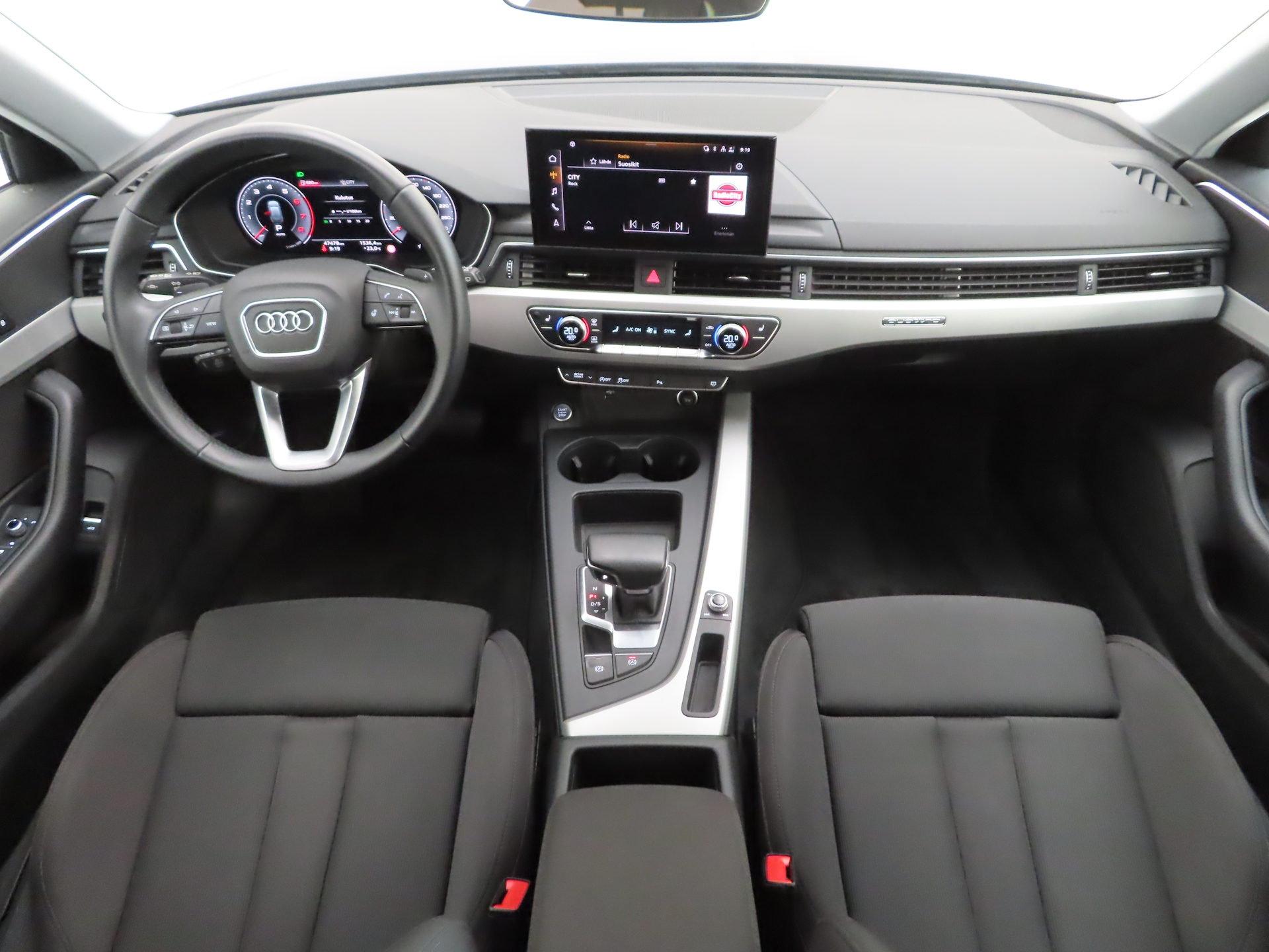AUDI A4 2024