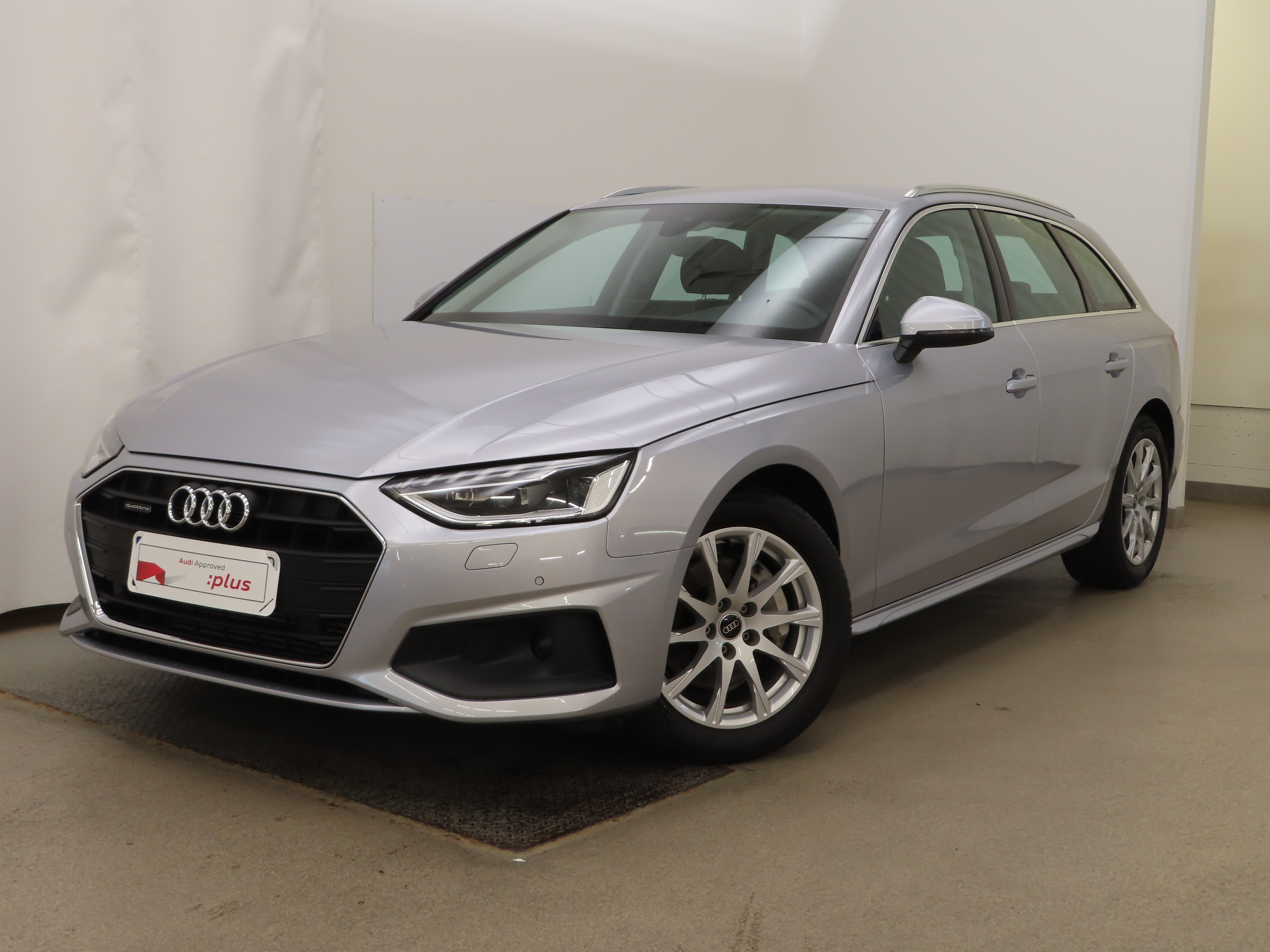 AUDI A4 2024