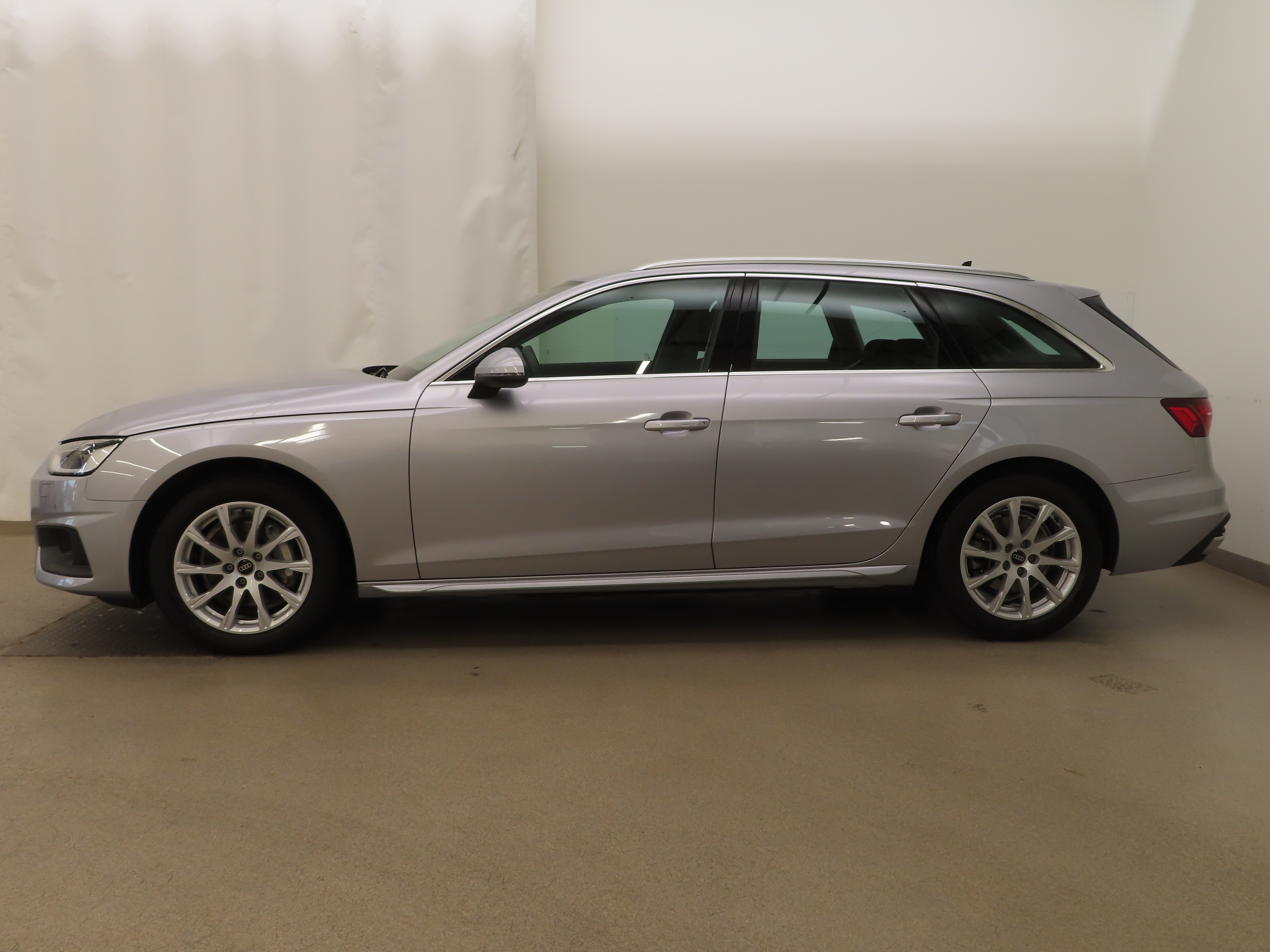 AUDI A4 2024