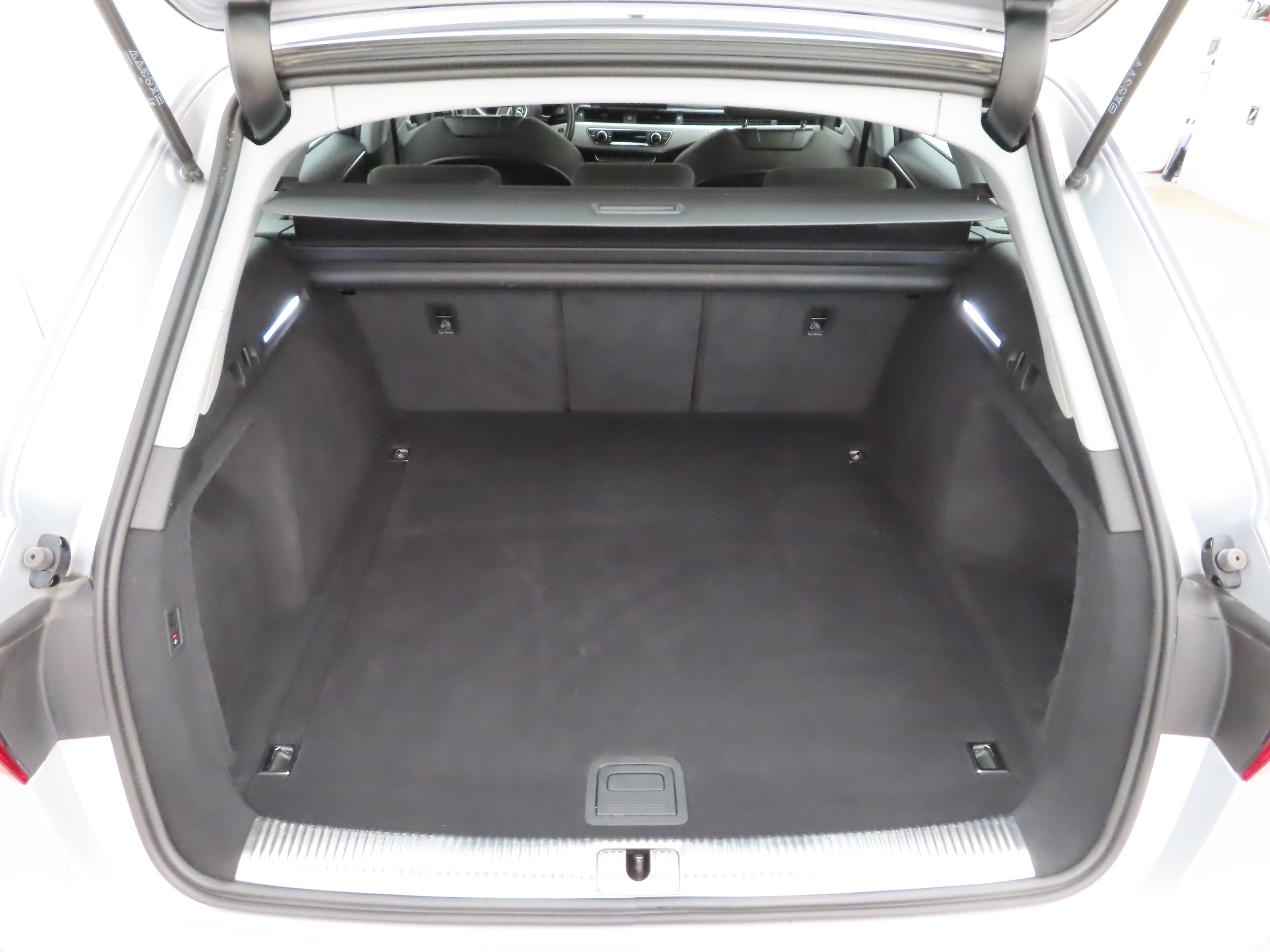 AUDI A4 2024